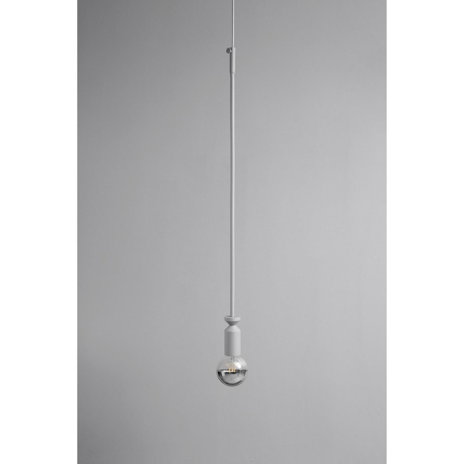 Lampada a sospensione Stick Grey di +kouple
Dimensioni: Ø 4,8 x H. 85 cm. 
Materiali: Acciaio verniciato a polvere.

Disponibile in diverse opzioni di colore. La lunghezza del cavo in PVC è di 200 cm. Contattateci.

Tutte le nostre lampade possono