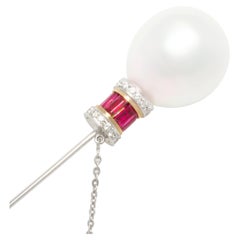 Alfiler de gancho 19 mm Perla del Mar del Sur Diseño de rubíes y diamantes de Ella Gafter