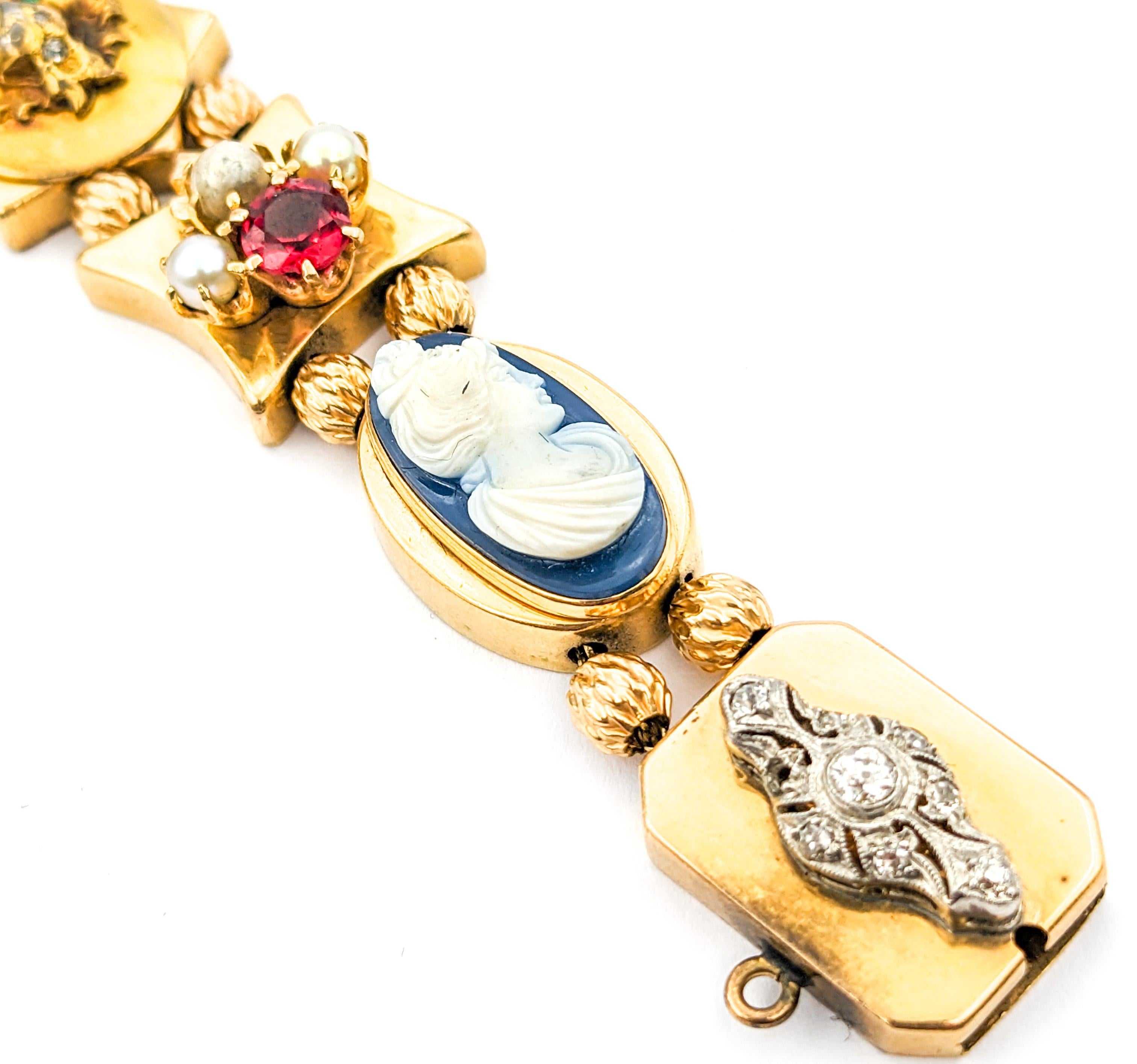 Armband aus Gelbgold mit Diamanten, Smaragden, Rubinen und Perlen-Edelsteinen an der Pin Slide Damen im Angebot