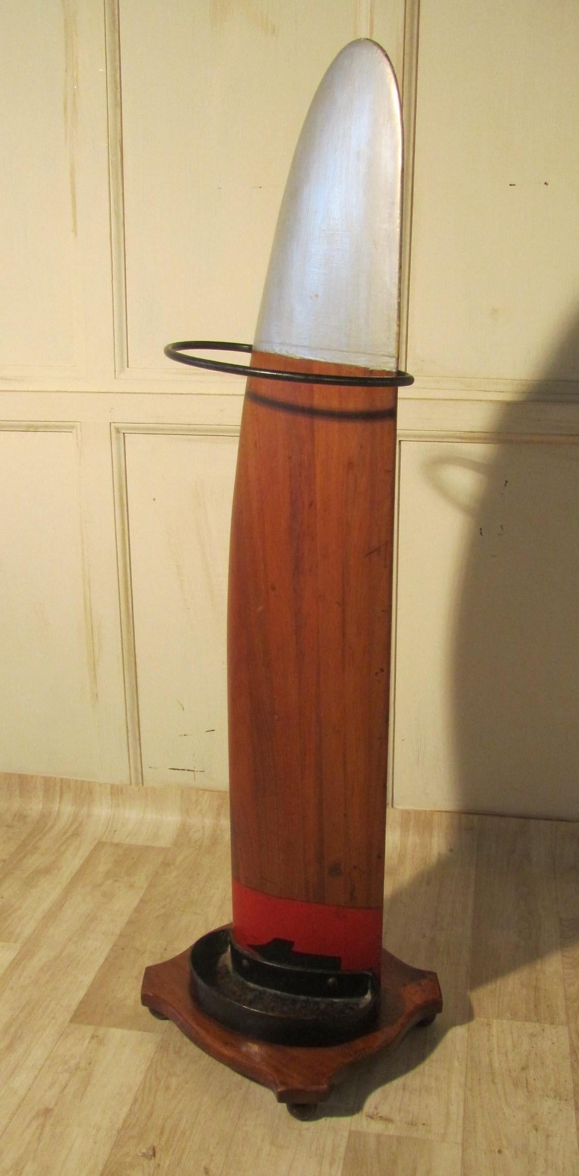 Artisanat Stand de Sticks original, fabriqué à partir d'une hélice de la Première Guerre mondiale   en vente