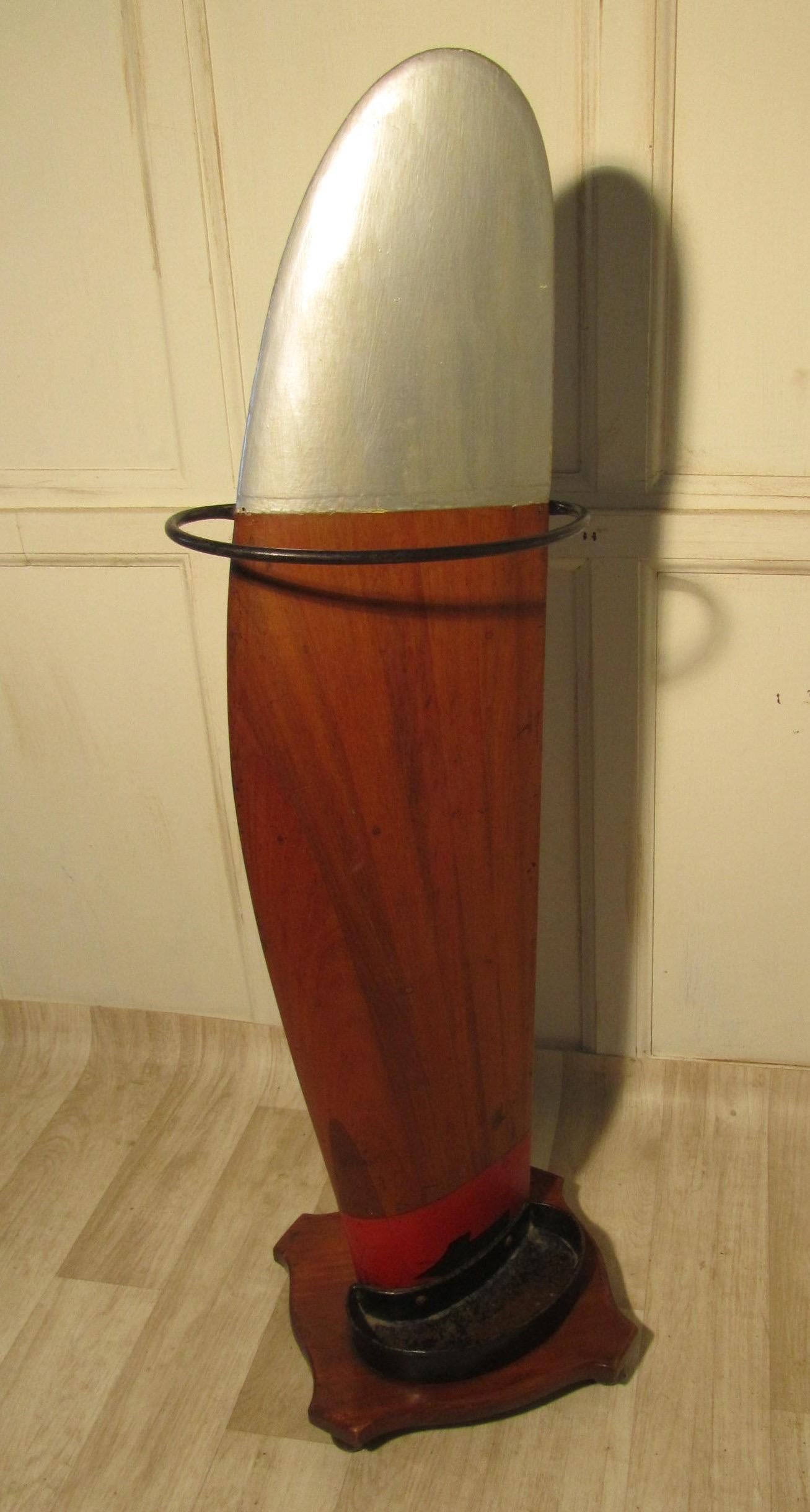 Stand de Sticks original, fabriqué à partir d'une hélice de la Première Guerre mondiale   en vente 1