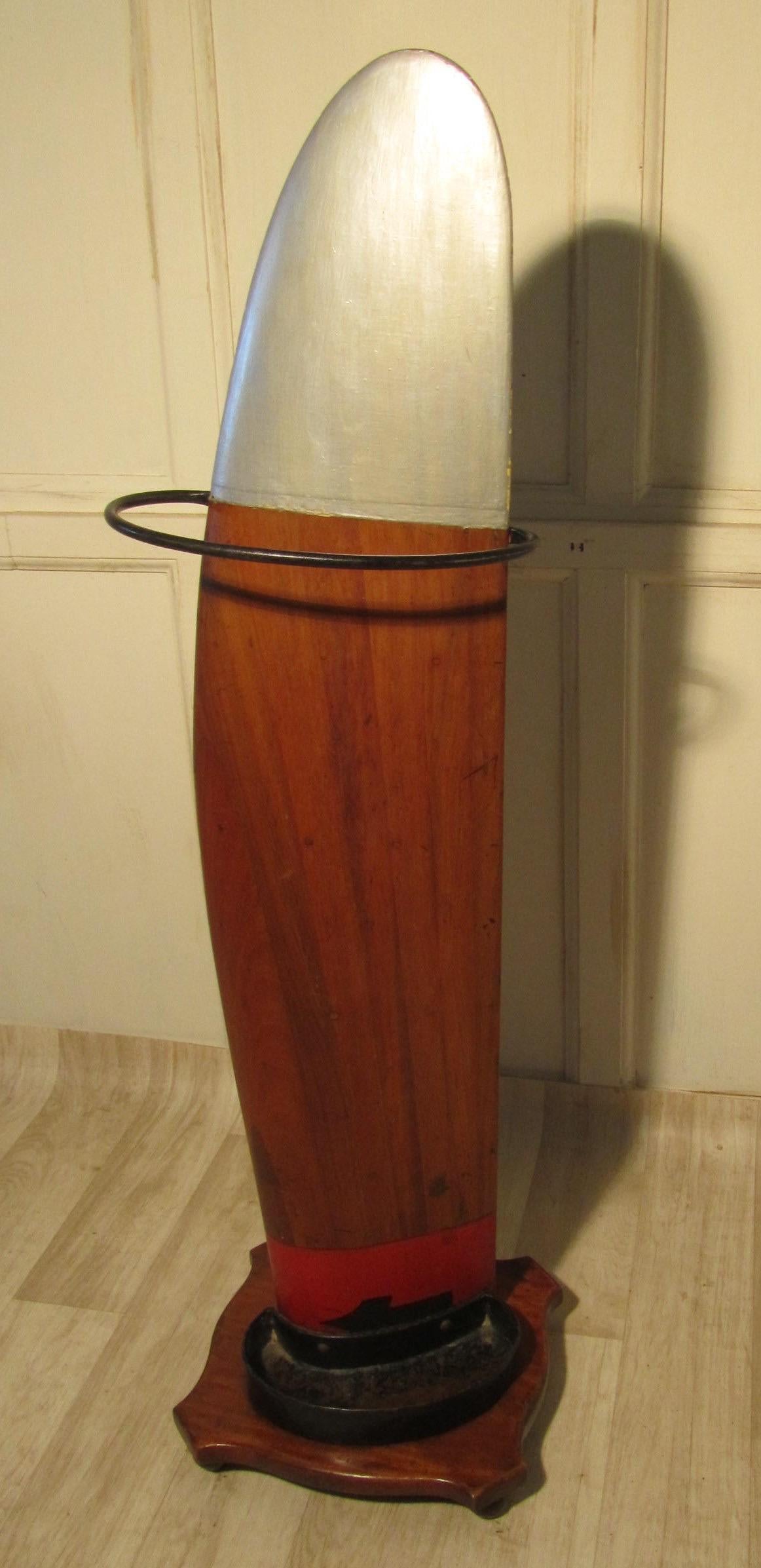 Stand de Sticks original, fabriqué à partir d'une hélice de la Première Guerre mondiale   en vente 2
