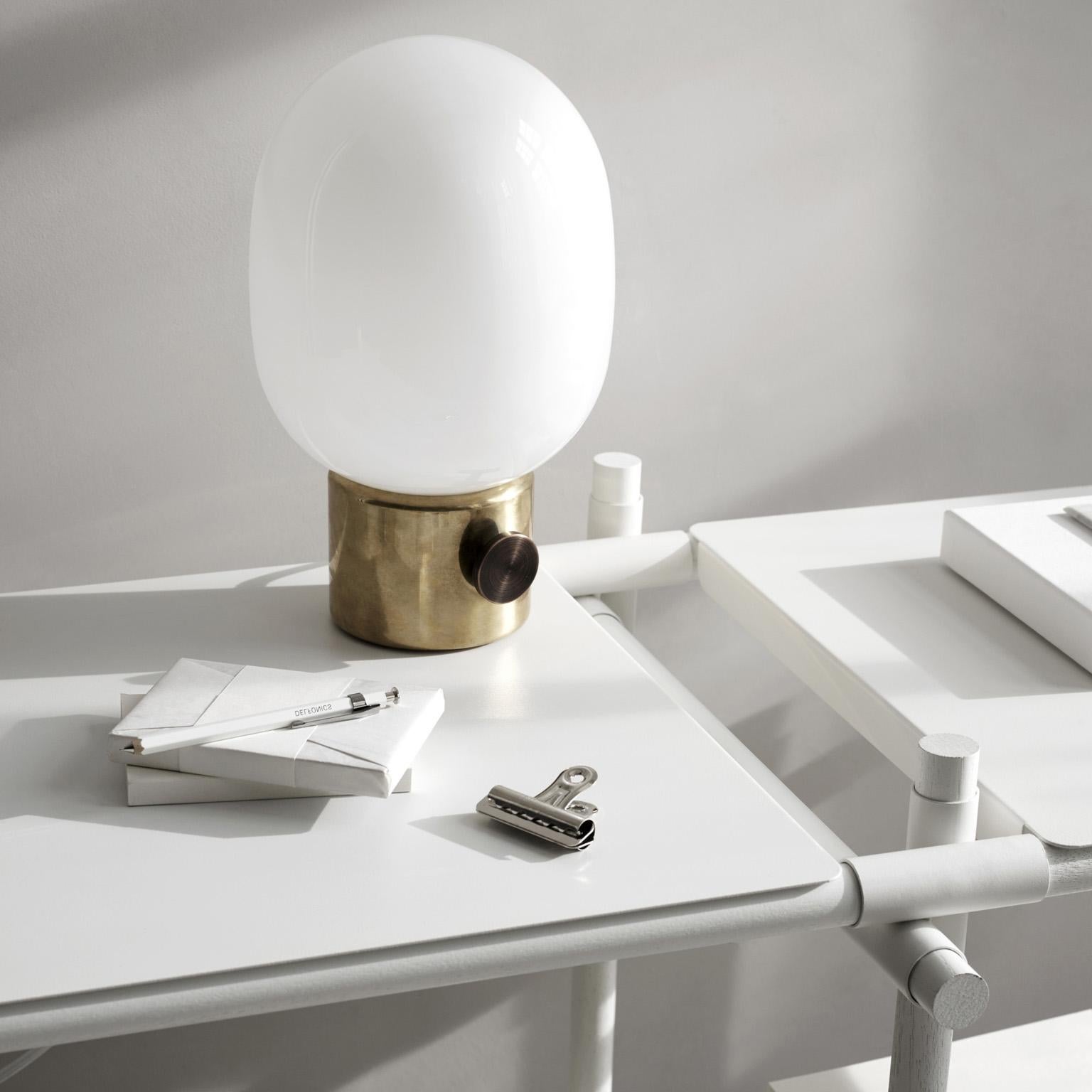 A shelving solution designed to meet the needs of the young generation, mobile and on the move. Stick system can be extended and adapted to suit any space it inhabits. Cleverly designed with maximum attention to detail, it is the creation of