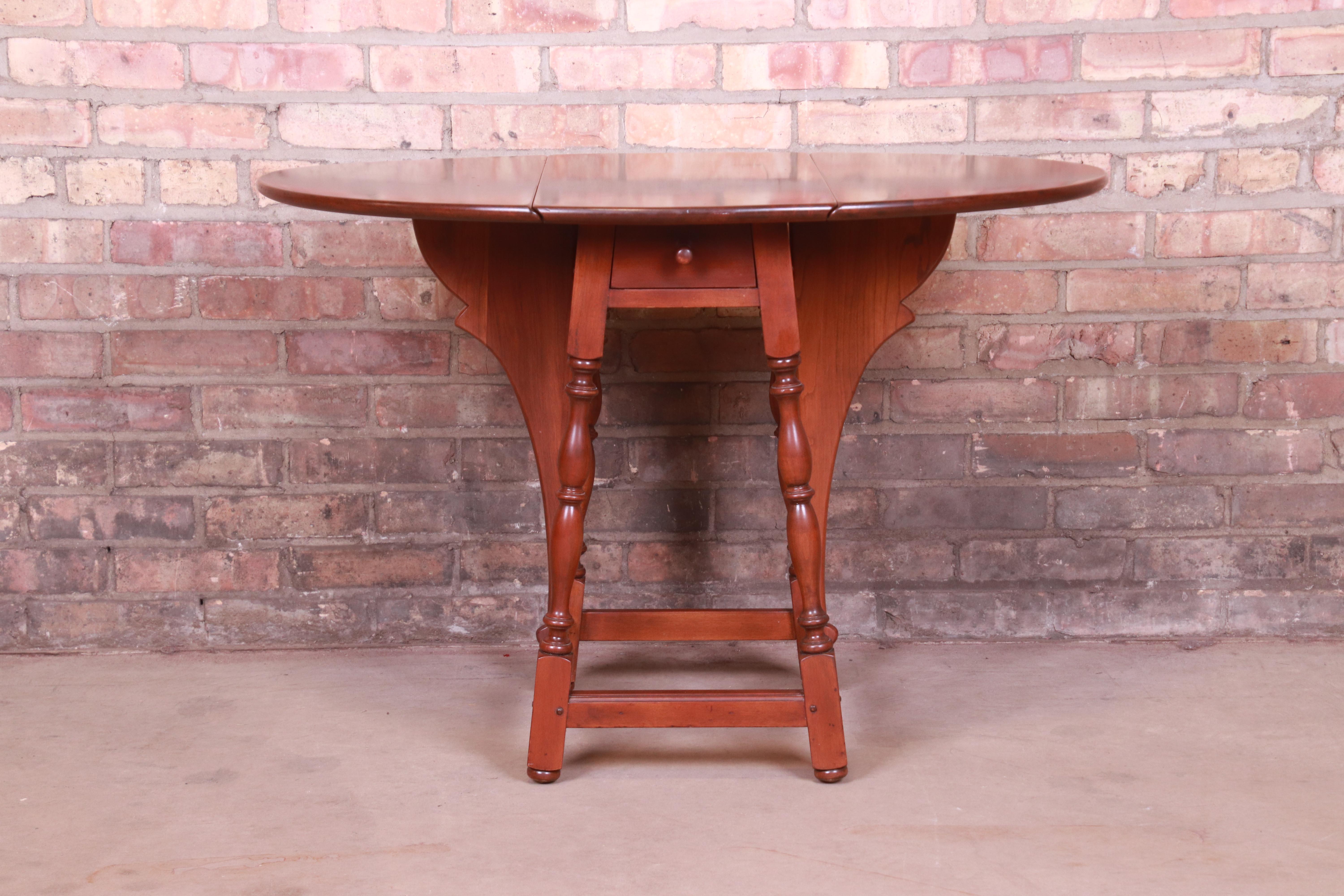 Stickley American Colonial Cherry Drop-Leaf Occasional Side Table In Good Condition In South Bend, IN