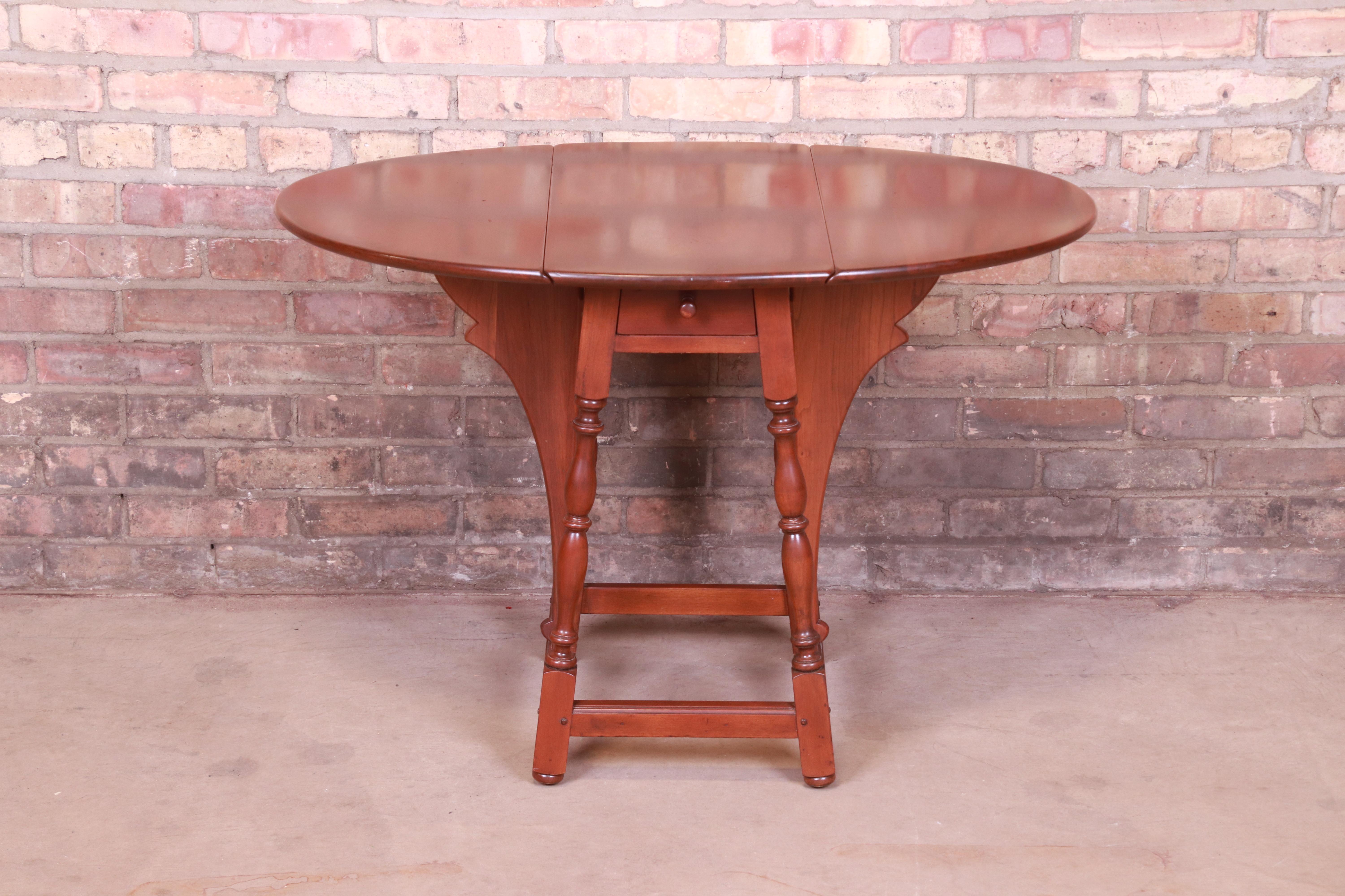 Stickley American Colonial Cherry Drop-Leaf Occasional Side Table In Good Condition In South Bend, IN