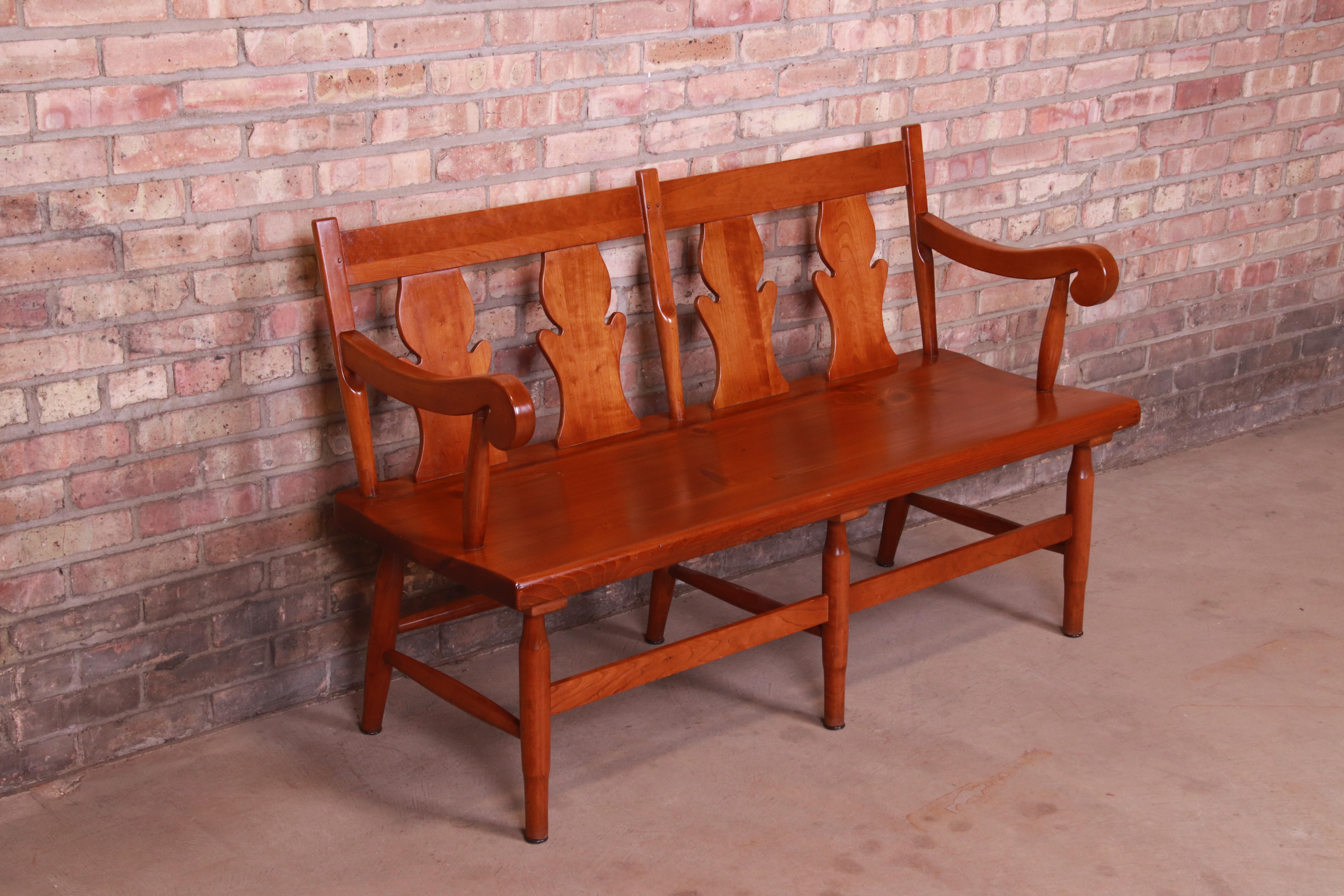 Stickley American Colonial Cherry Wood Fiddle Back Bench or Settee, Circa 1950s In Good Condition In South Bend, IN