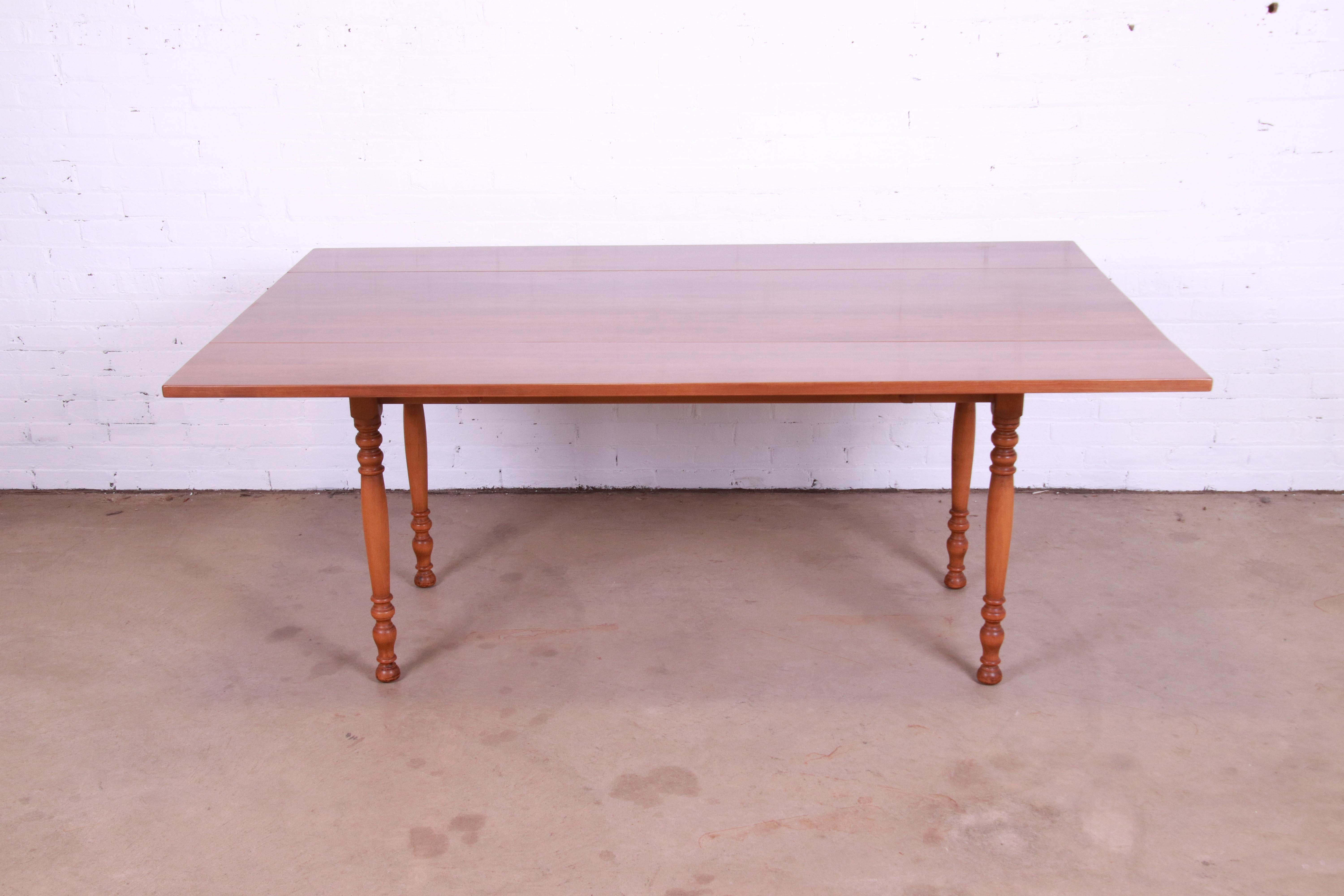 A gorgeous mid-century American Colonial style drop leaf harvest dining table

By L. & J.G. Stickley

USA, 1956

Solid cherry wood, with turned legs.

Measures: 72