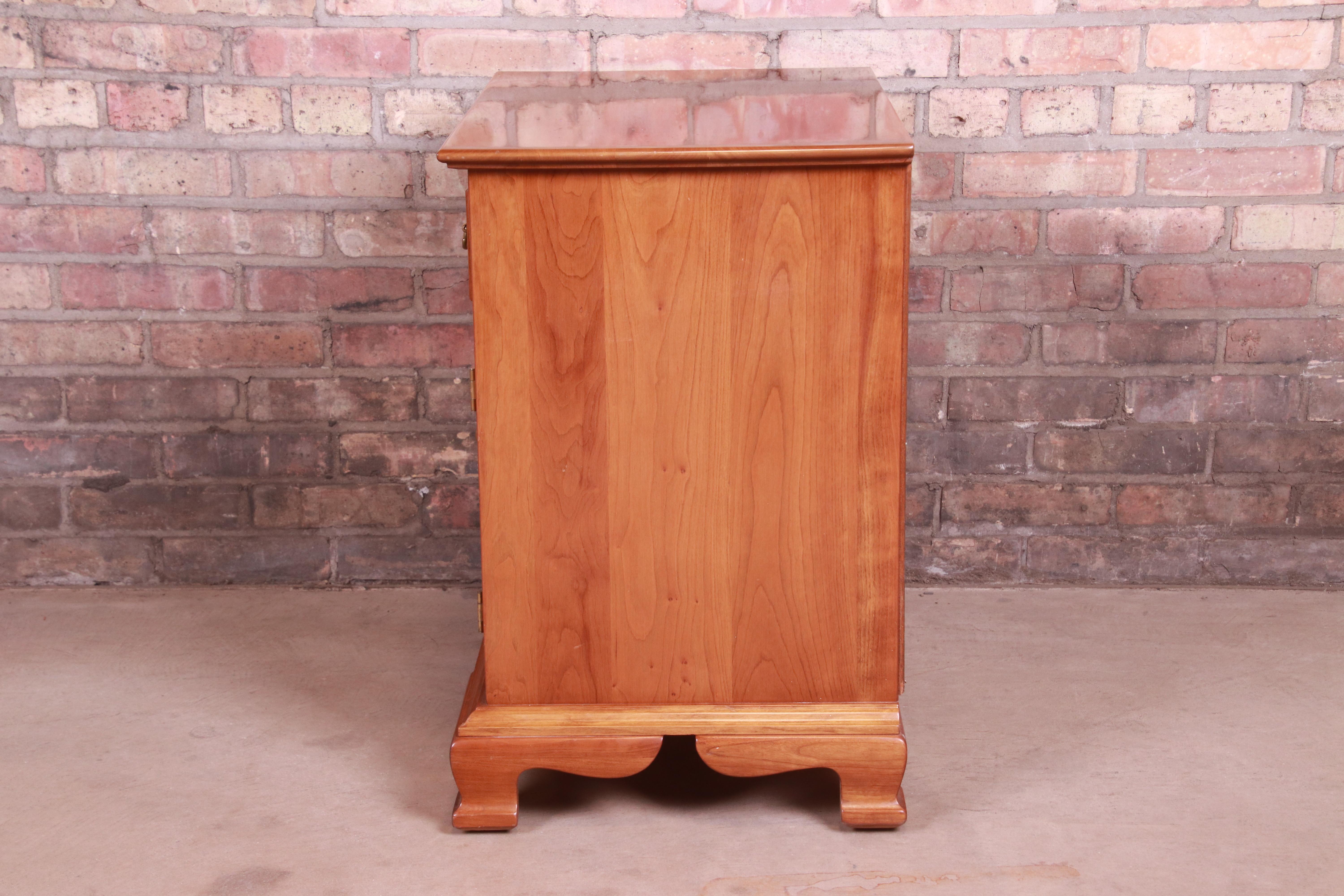 Stickley American Colonial Solid Cherry Wood Nightstand, Circa 1950s 4