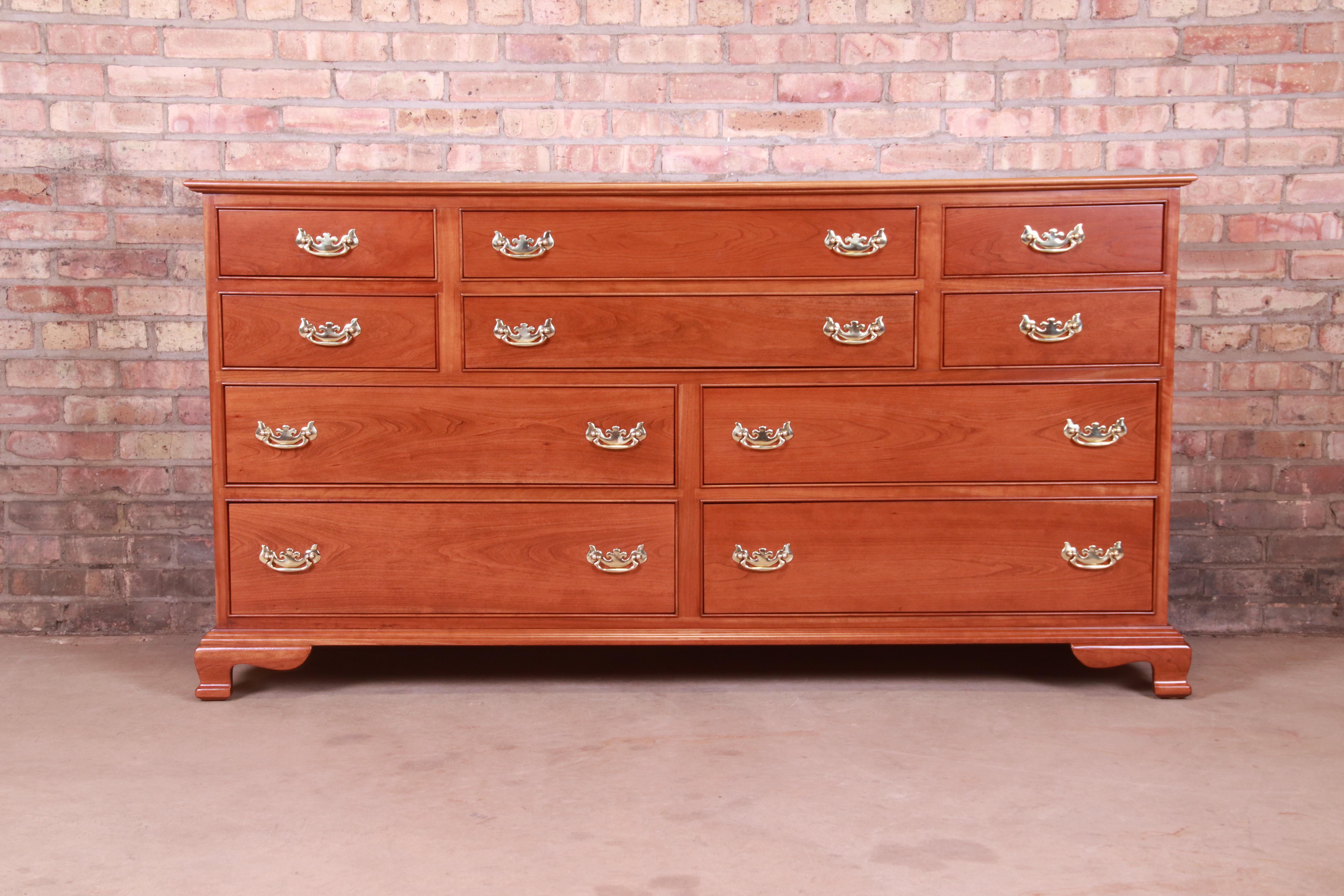 A gorgeous American Colonial style ten-drawer dresser or credenza

By L. & J.G. Stickley

USA, Circa 1950s

Solid cherry wood, withe original brass hardware.

Measures: 66