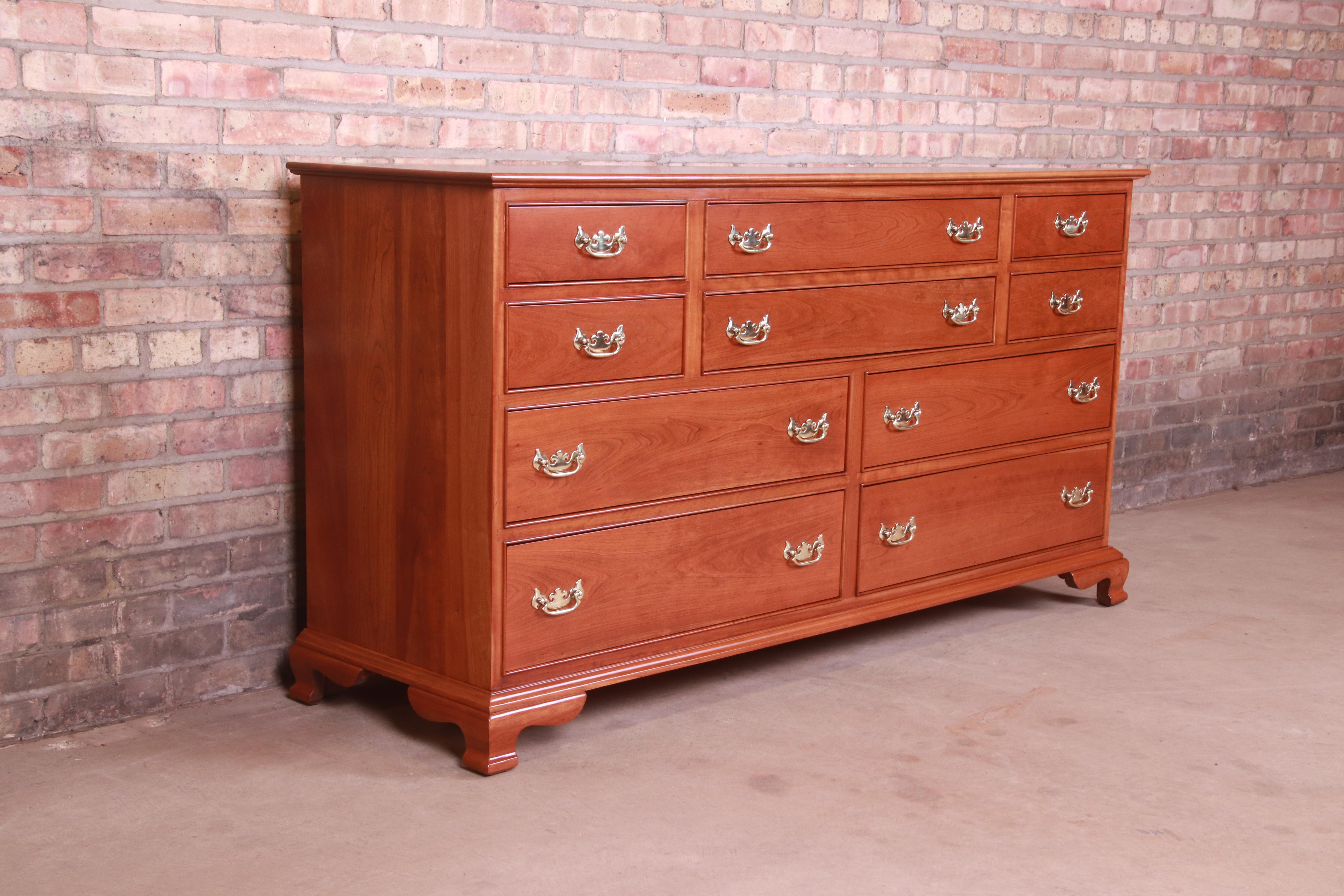 Stickley American Colonial Solid Cherry Wood Ten-Drawer Dresser, Refinished In Good Condition In South Bend, IN