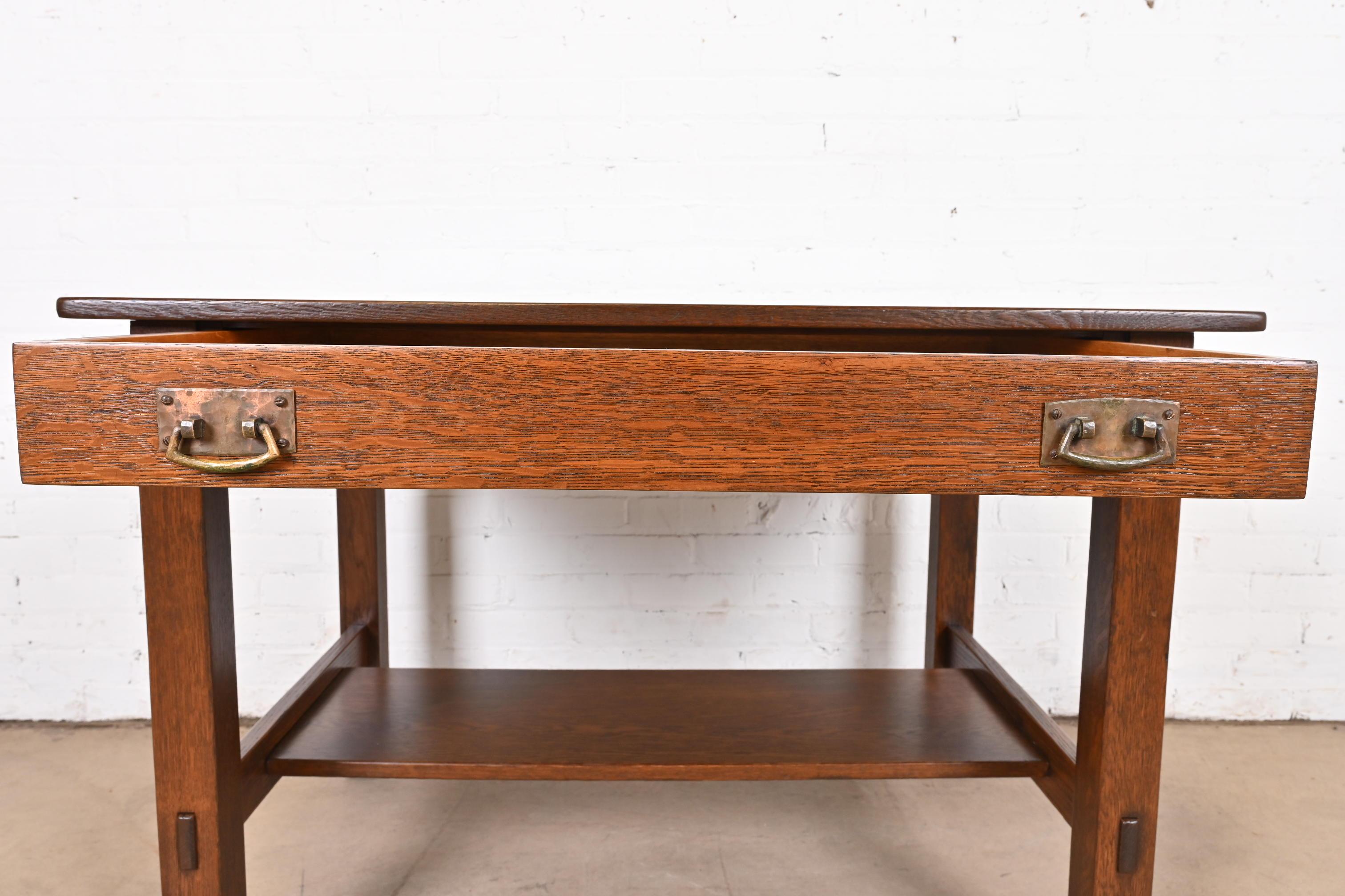 Stickley table de bureau ou de bibliothèque ancienne Mission en chêne Arts & Crafts, revernie en vente 2