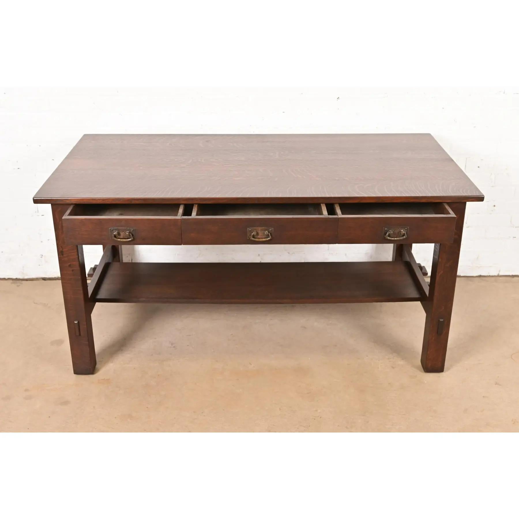 Stickley Antique Mission Oak Arts & Crafts Writing Desk, Newly Refinished (20. Jahrhundert) im Angebot