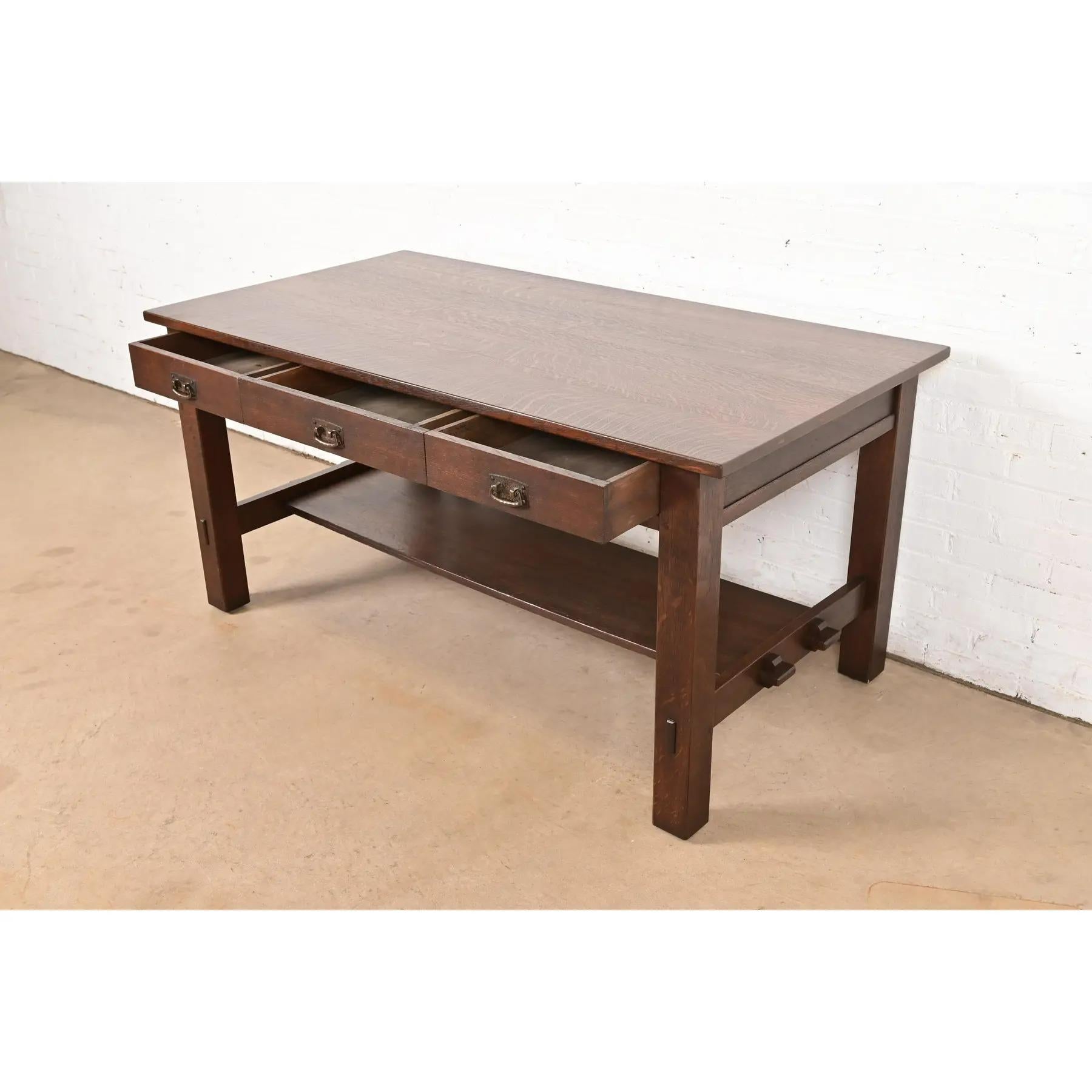 Stickley Antique Mission Oak Arts & Crafts Writing Desk, Newly Refinished (Kupfer) im Angebot