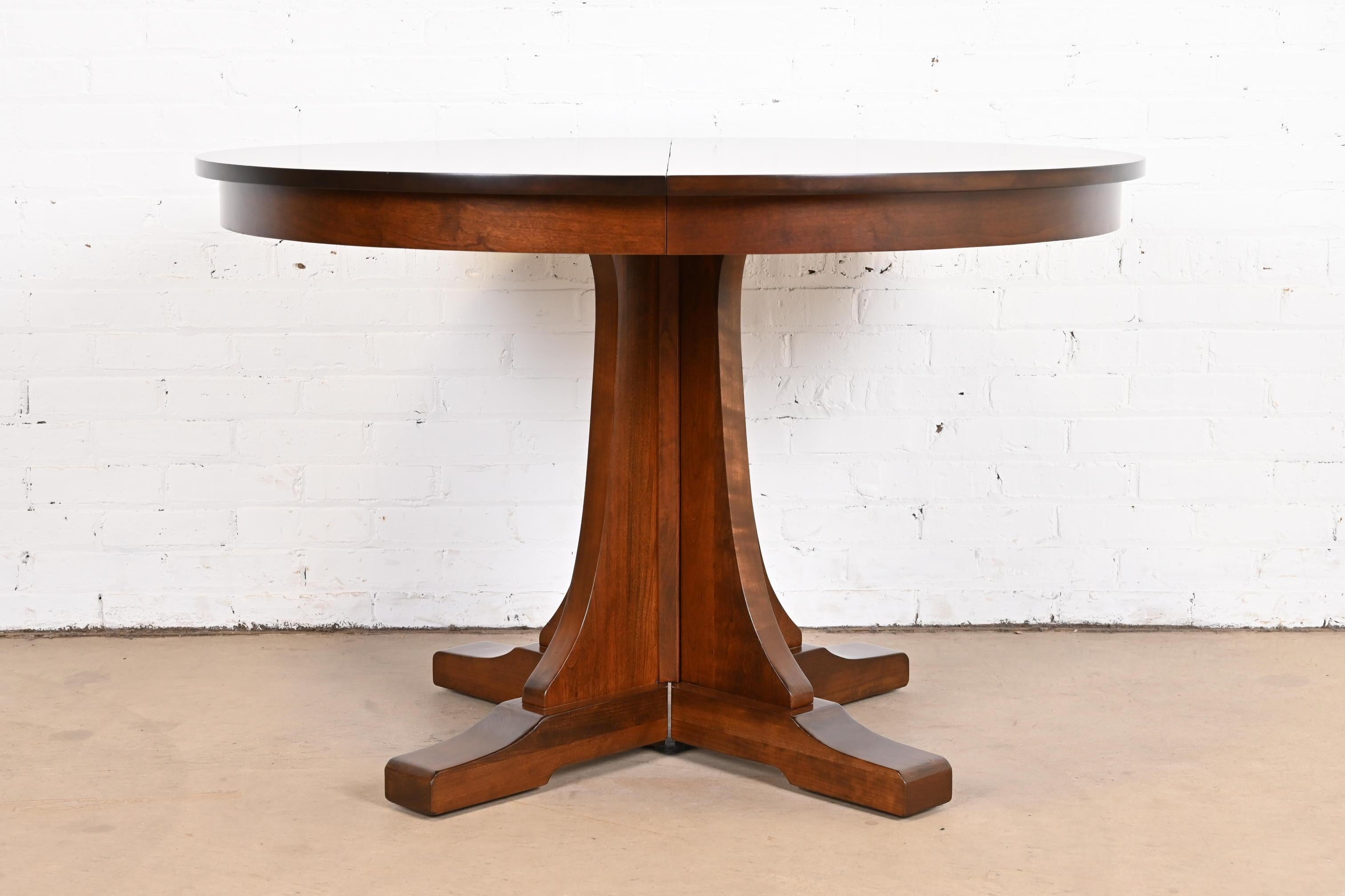 An exceptional Arts & Crafts or Shaker style solid cherry wood extension pedestal dining table

By L. & J.G. Stickley

USA, 2004

Measures: 46