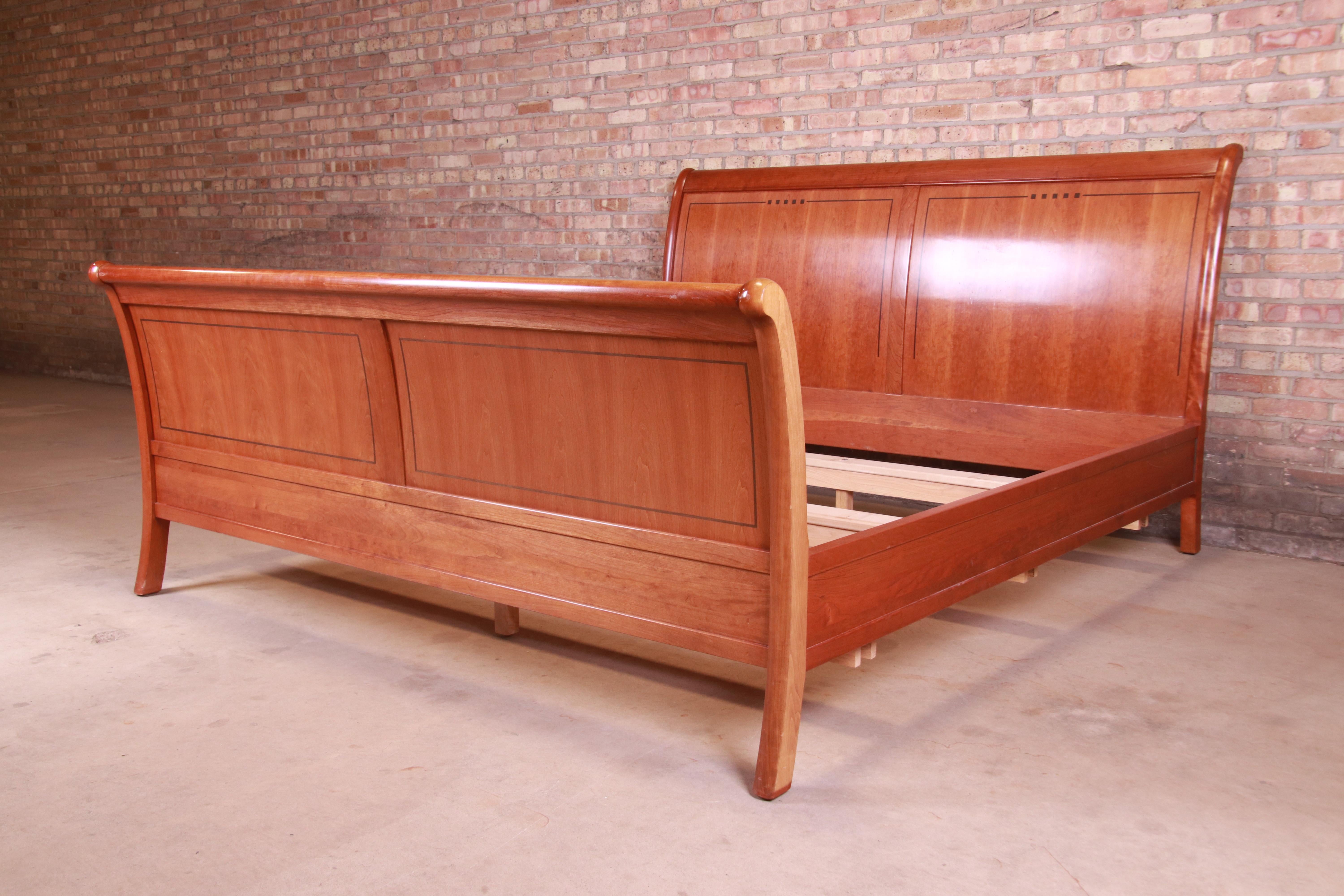 A gorgeous Arts & Crafts style king size sleigh bed

By L. & J.G. Stickley

USA, 2001

Book-matched cherry wood, with ebonized inlay.

Measures: 79.75