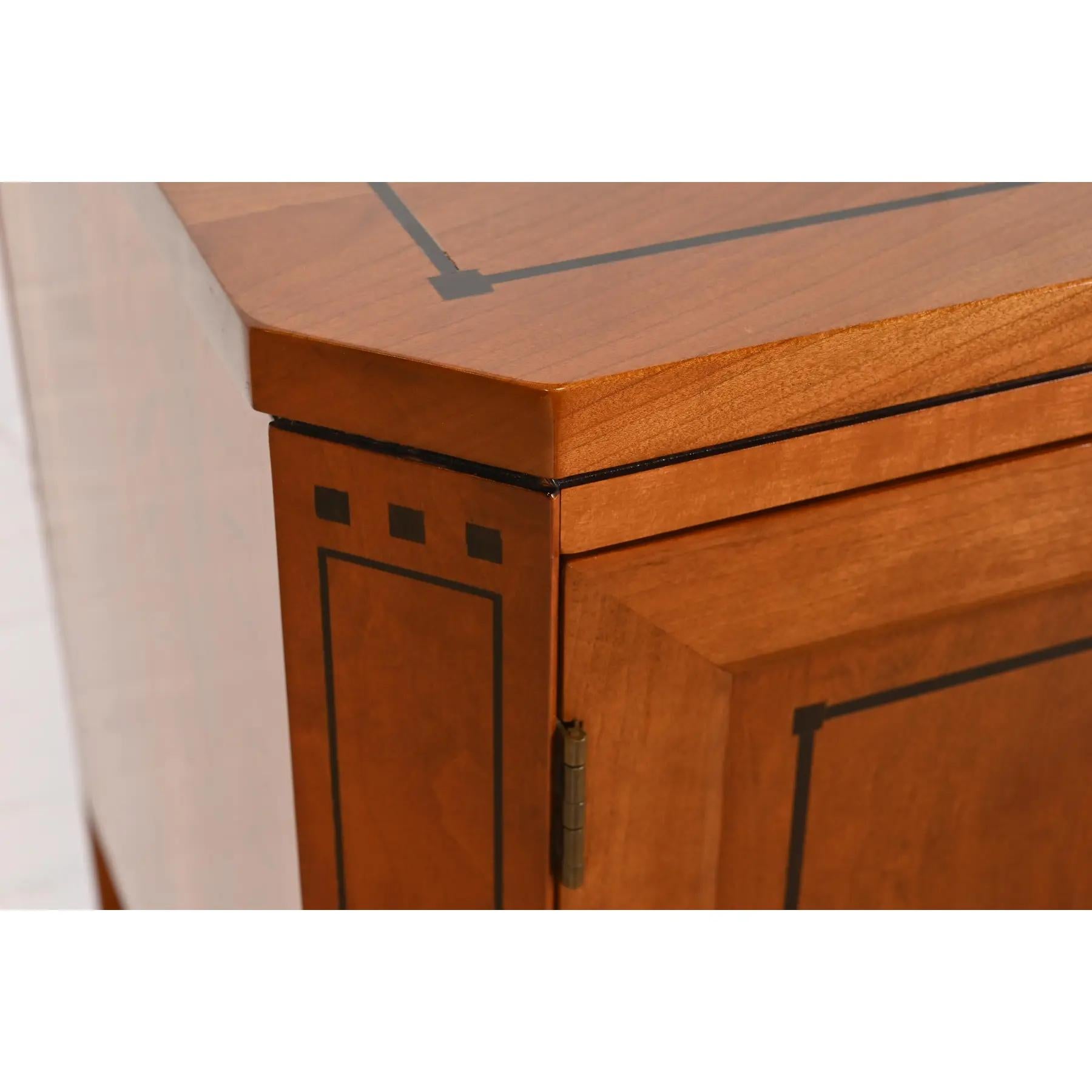 Credenza o mobile bar in legno di ciliegio Stickley Arts & Crafts in vendita 1