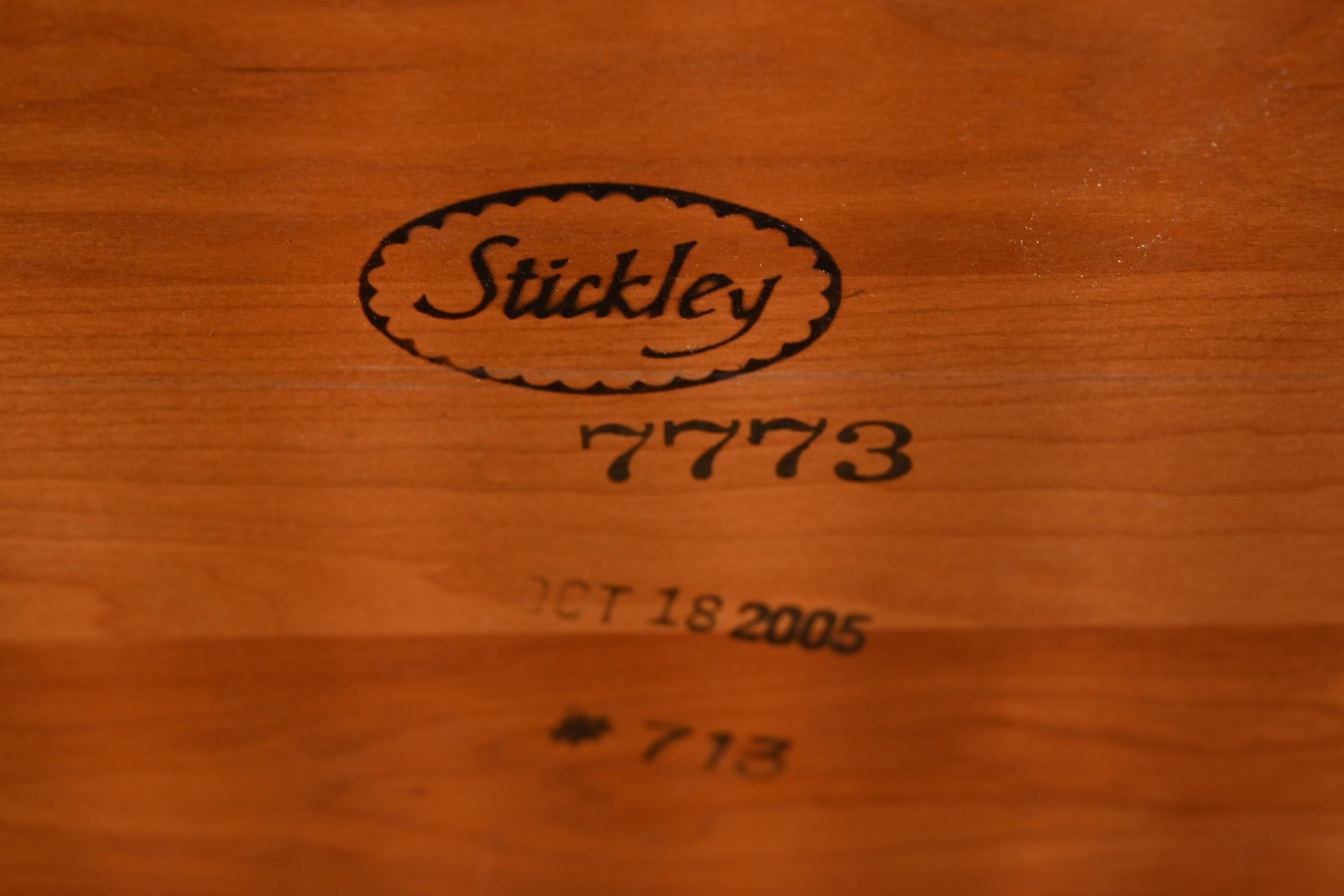 Table basse Stickley Arts & Crafts à deux niveaux en cerisier en vente 3