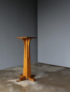 Stickley Arts & Crafts Mission Oak Tapered Pedestal / Plant Stand, 1989