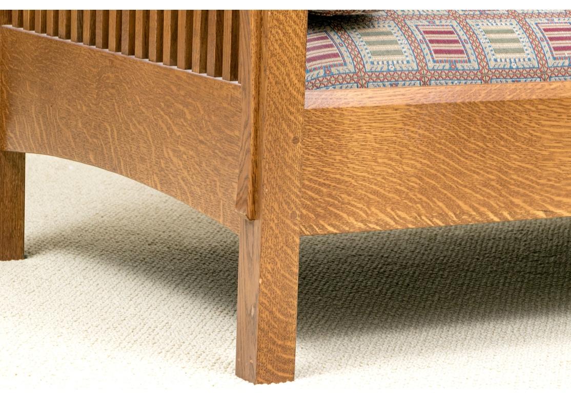 Stickley Arts & Crafts Sofá de husillo tapizado en roble en venta 8