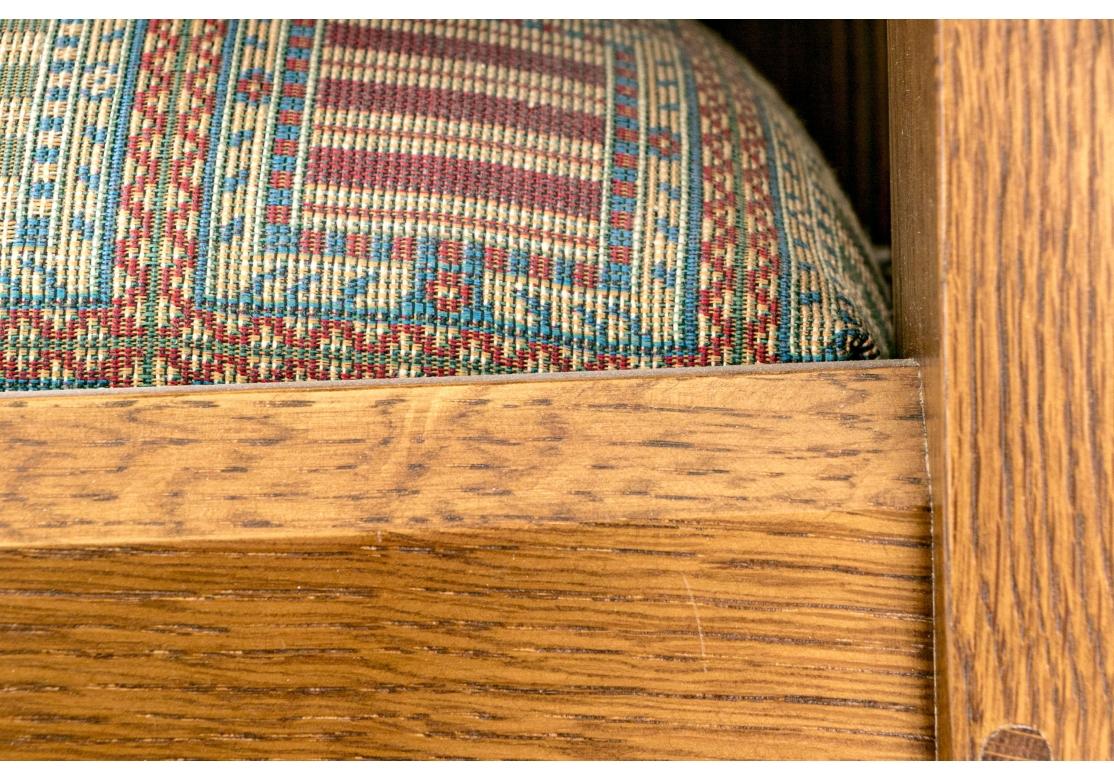 Stickley Arts & Crafts Sofá de husillo tapizado en roble en venta 13