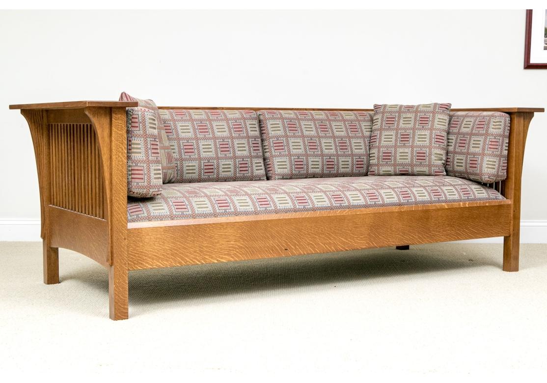 Stickley Arts & Crafts Sofá de husillo tapizado en roble en Bueno estado para la venta en Bridgeport, CT