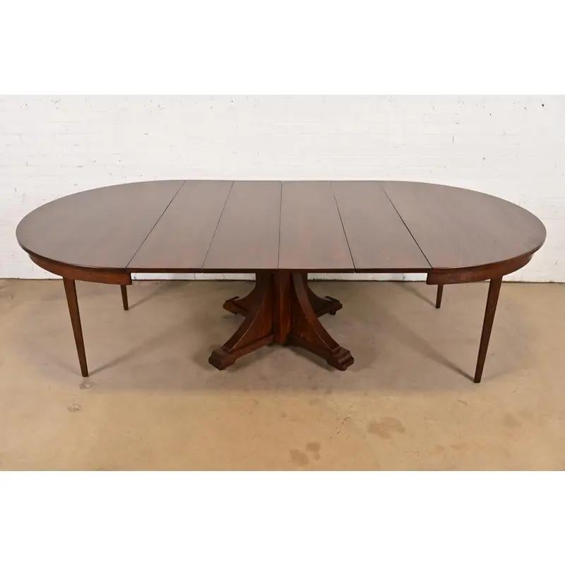 Chêne Table de salle à manger à rallonge ancienne de style Arts & Crafts de Stickley Brothers, nouvellement repeinte en vente