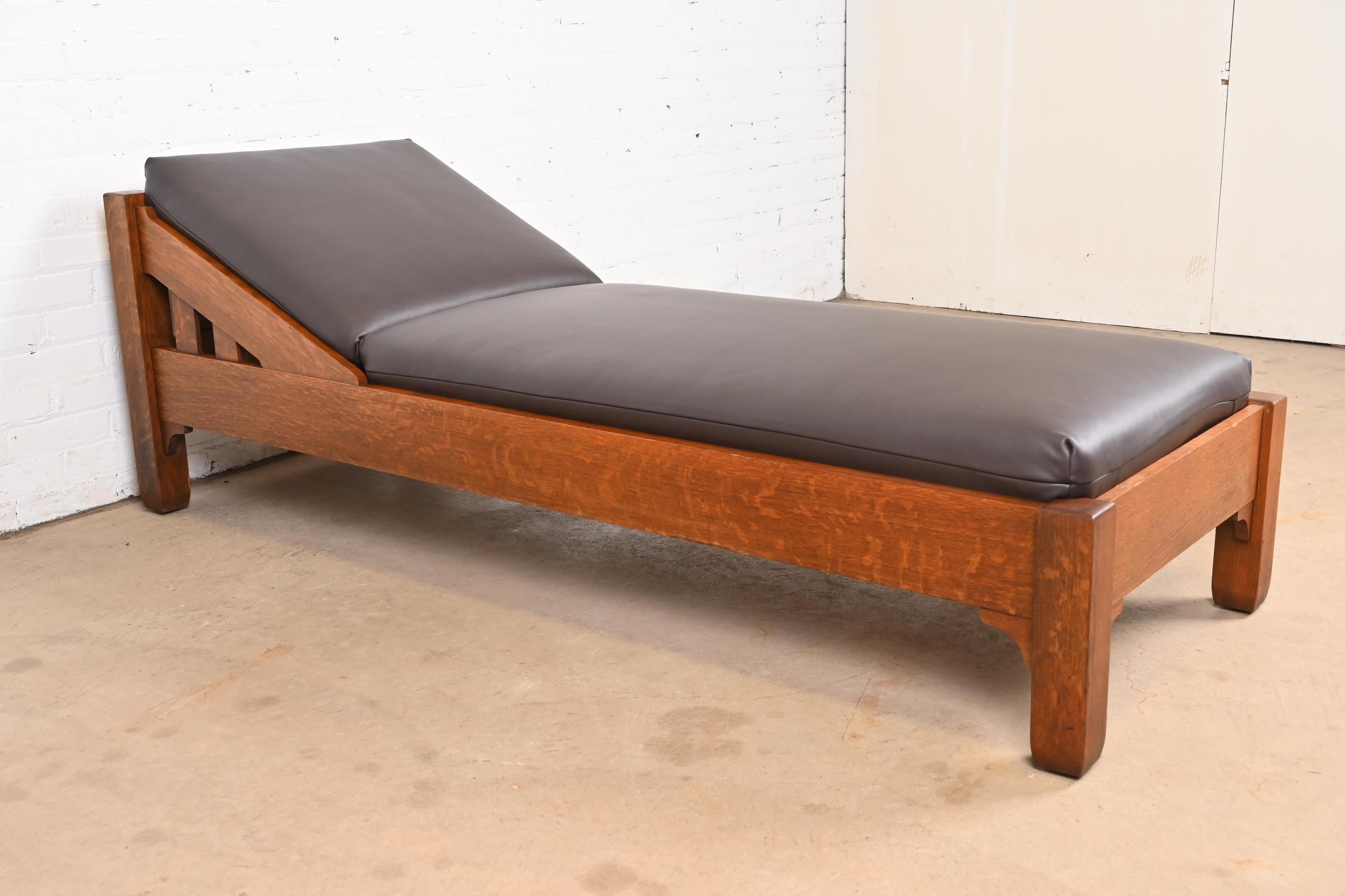 Stickley Brothers Antique Mission Oak Arts & Crafts Daybed, Newly Reupholstered For Sale 4
