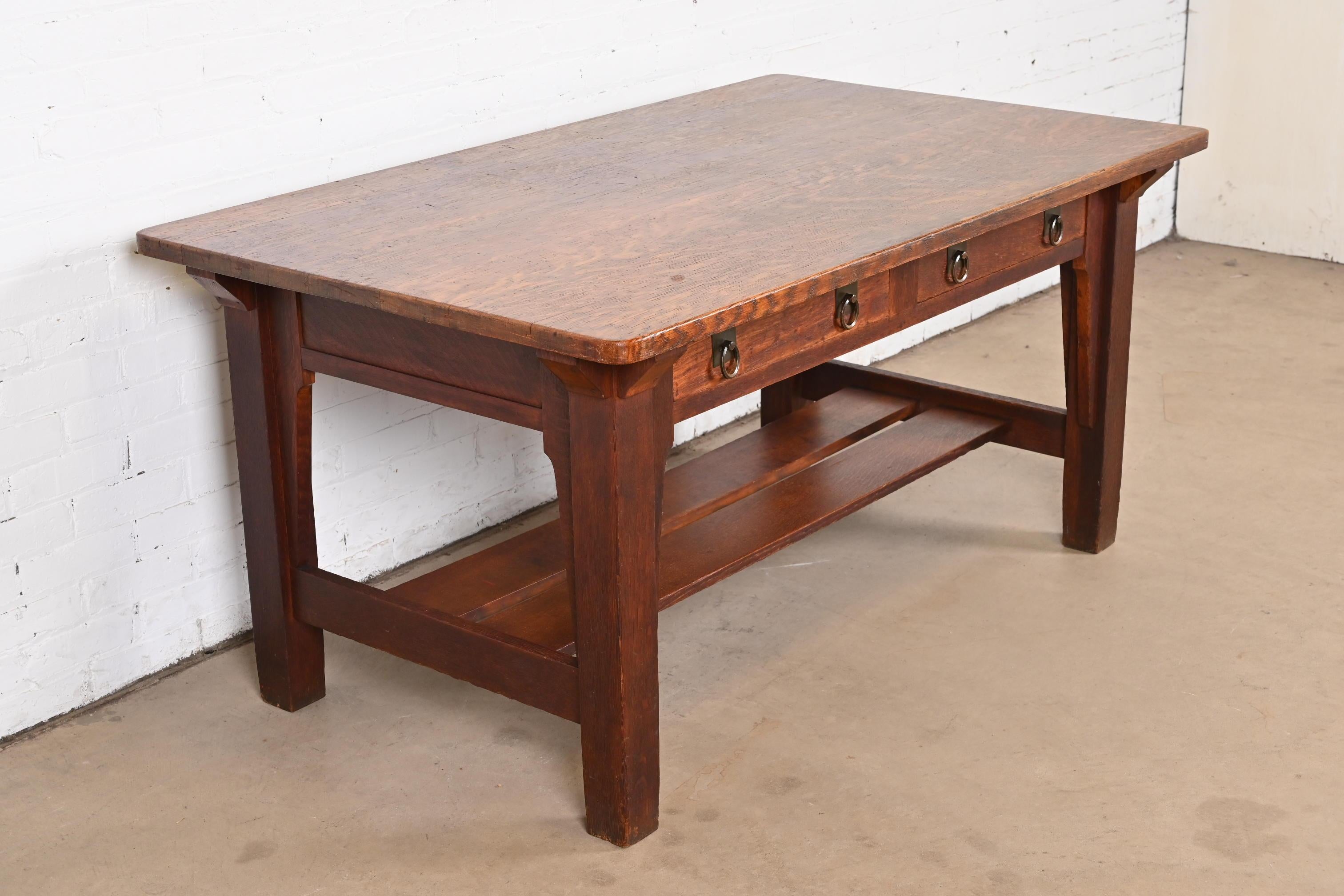 Cuivre Table de bureau ou de bibliothèque Mission en chêne Arts & Crafts de Stickley Brothers en vente