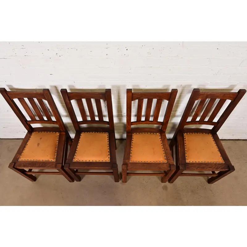 Stickley Brothers Sillas de comedor antiguas Mission Arts & Crafts de roble, set de cuatro siglo XX en venta