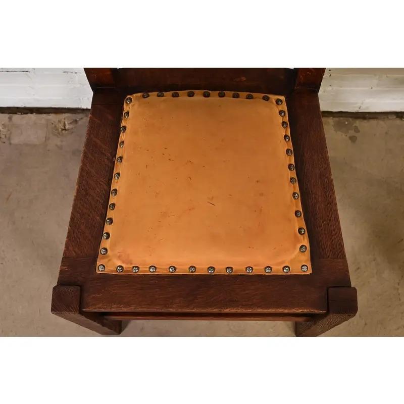 Stickley Brothers Sillas de comedor antiguas Mission Arts & Crafts de roble, set de cuatro en venta 1
