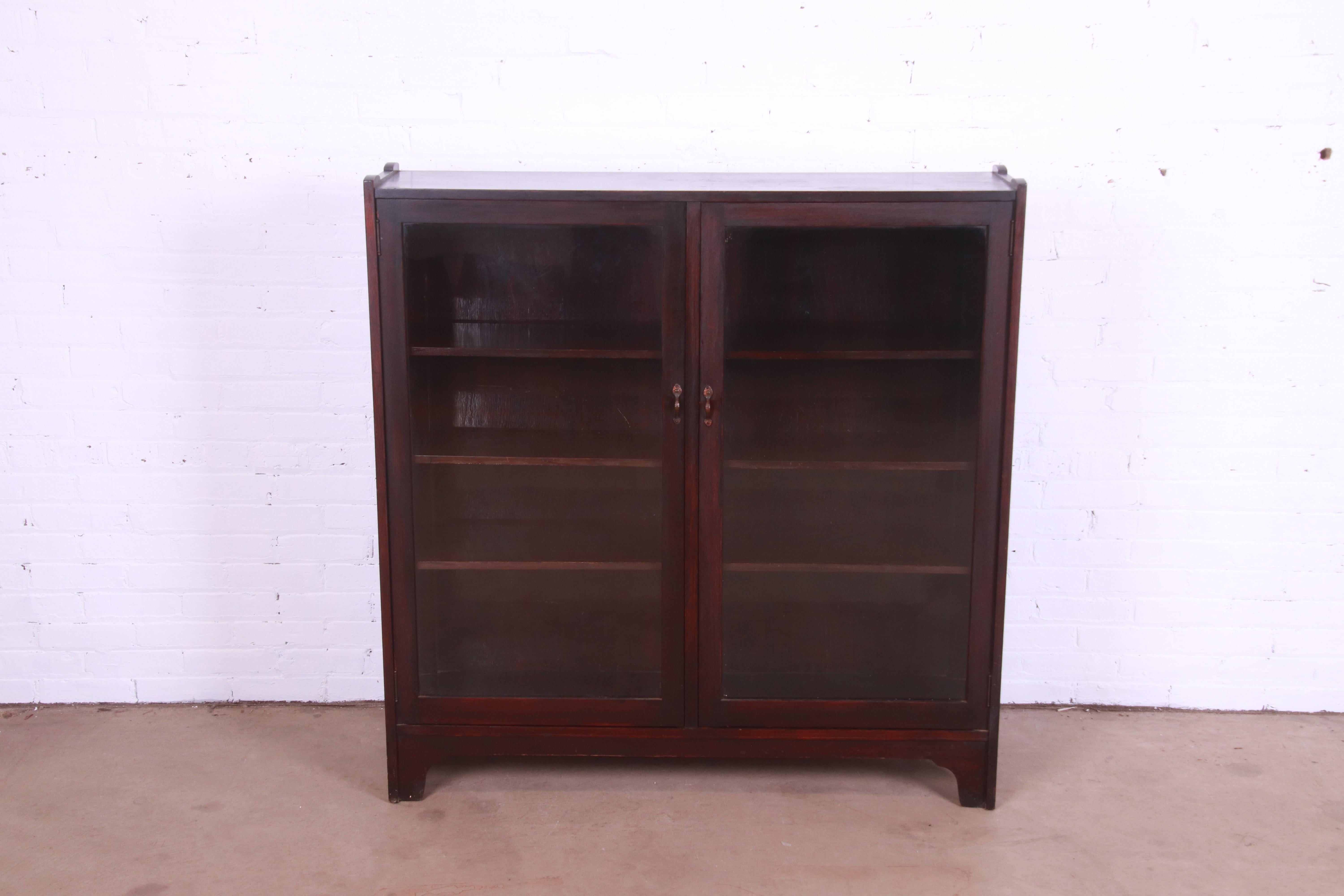 Stickley Brothers Antique Mission Oak Arts & Crafts Double Bookcase, Circa 1900 In Good Condition For Sale In South Bend, IN