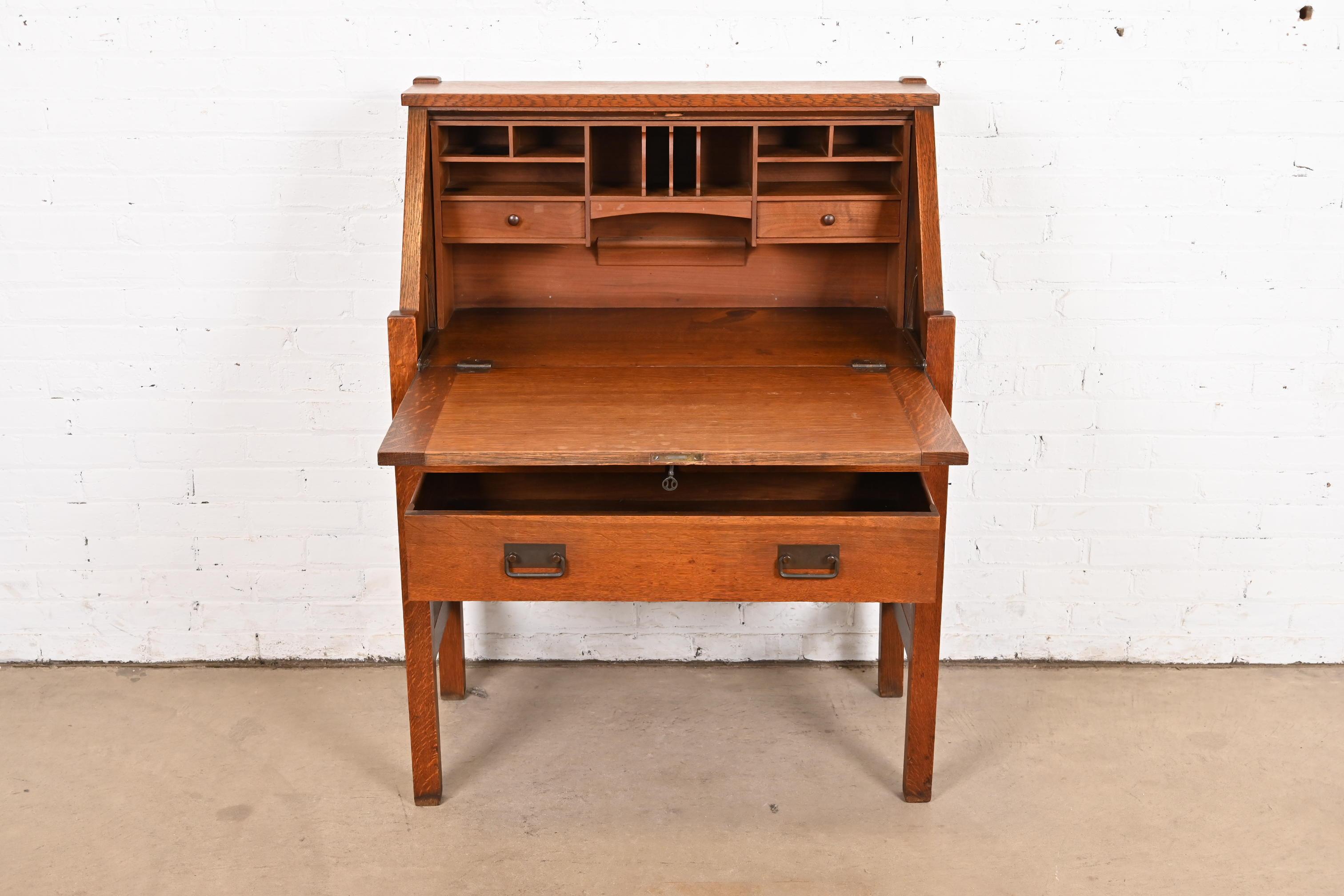Stickley Brothers Escritorio antiguo Mission Oak Arts & Crafts con frente abatible en Bueno estado para la venta en South Bend, IN