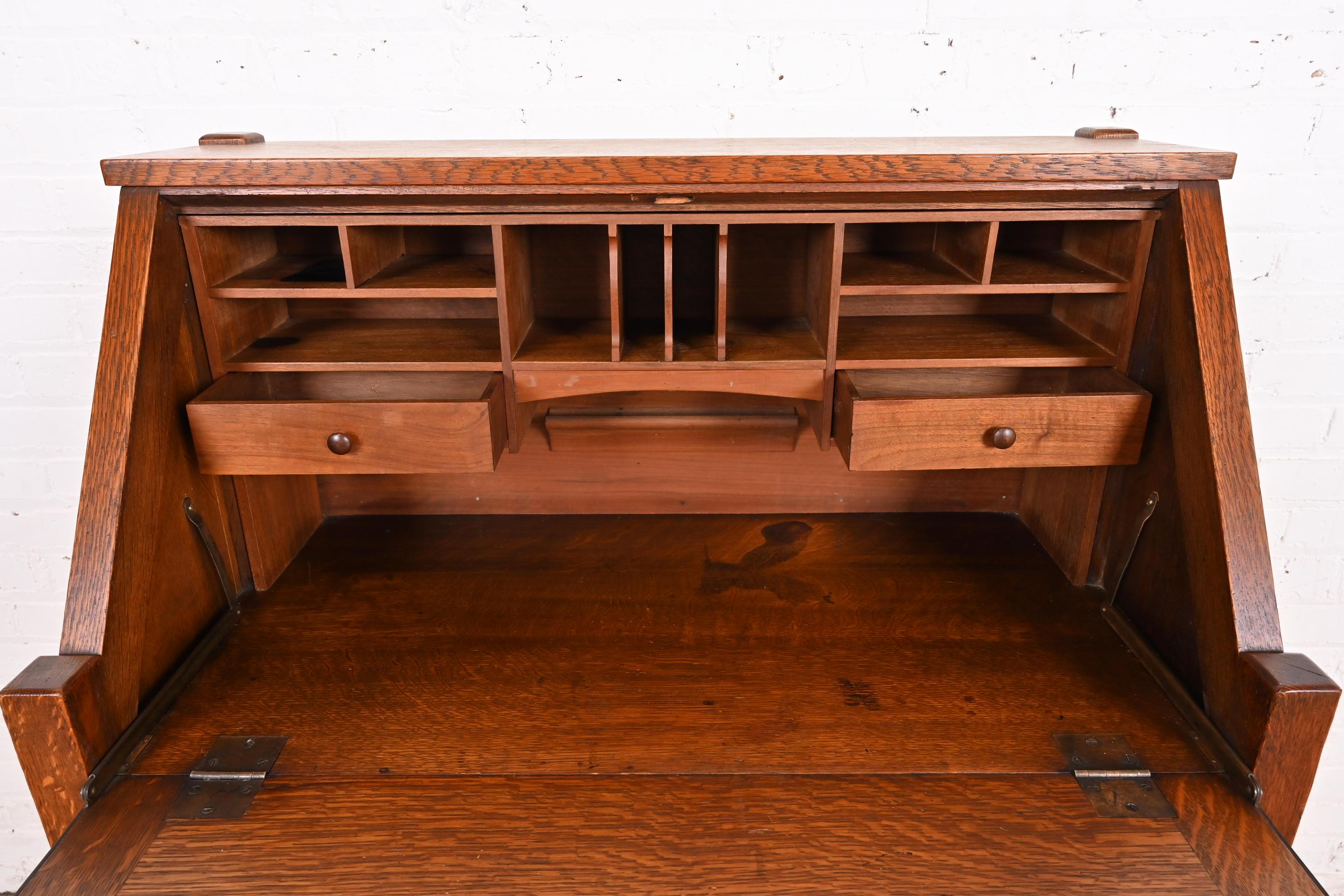 Stickley Brothers Escritorio antiguo Mission Oak Arts & Crafts con frente abatible Cobre en venta