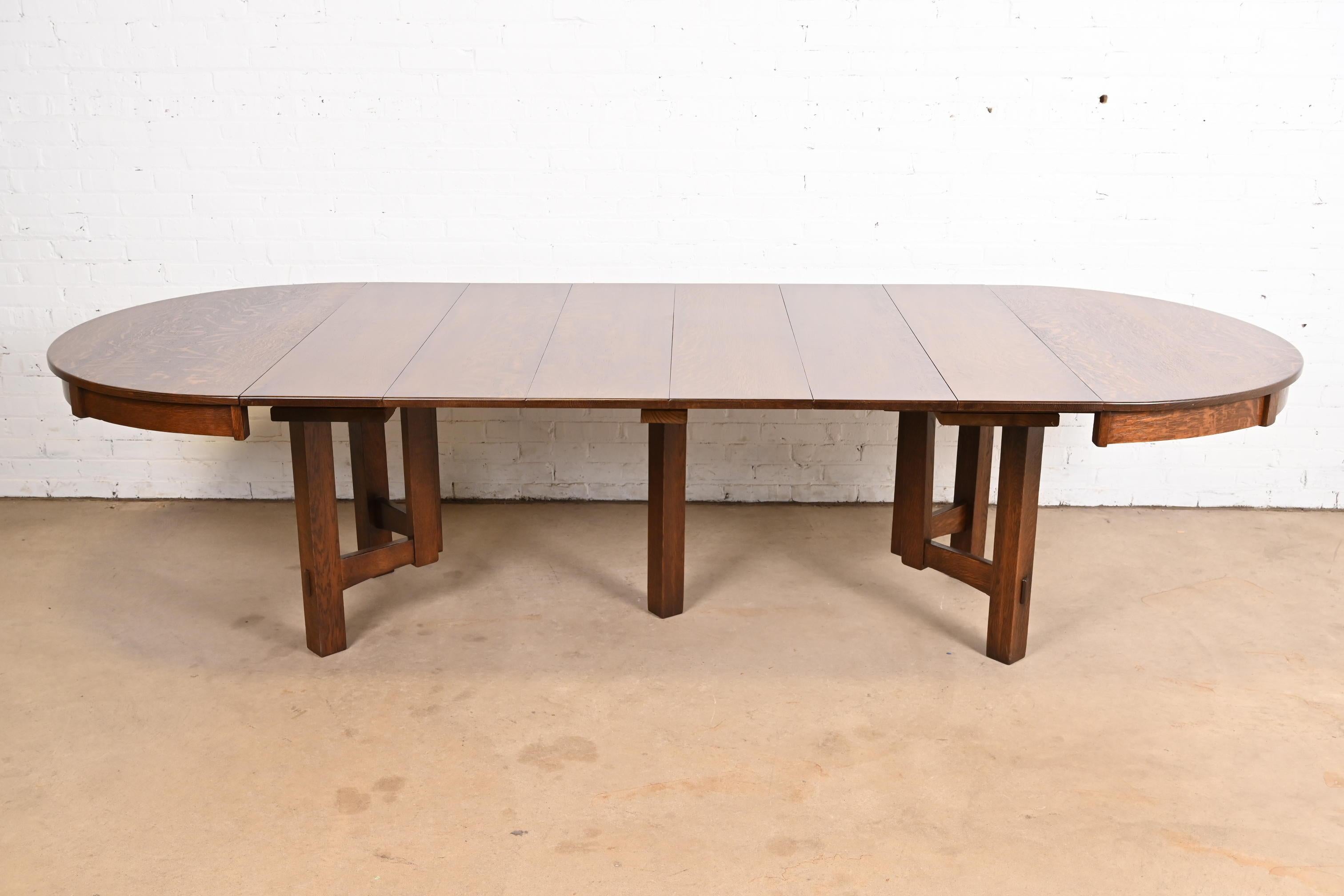 Arts and Crafts Table de salle à manger à rallonge Mission en chêne Arts & Crafts de Stickley Brothers en vente