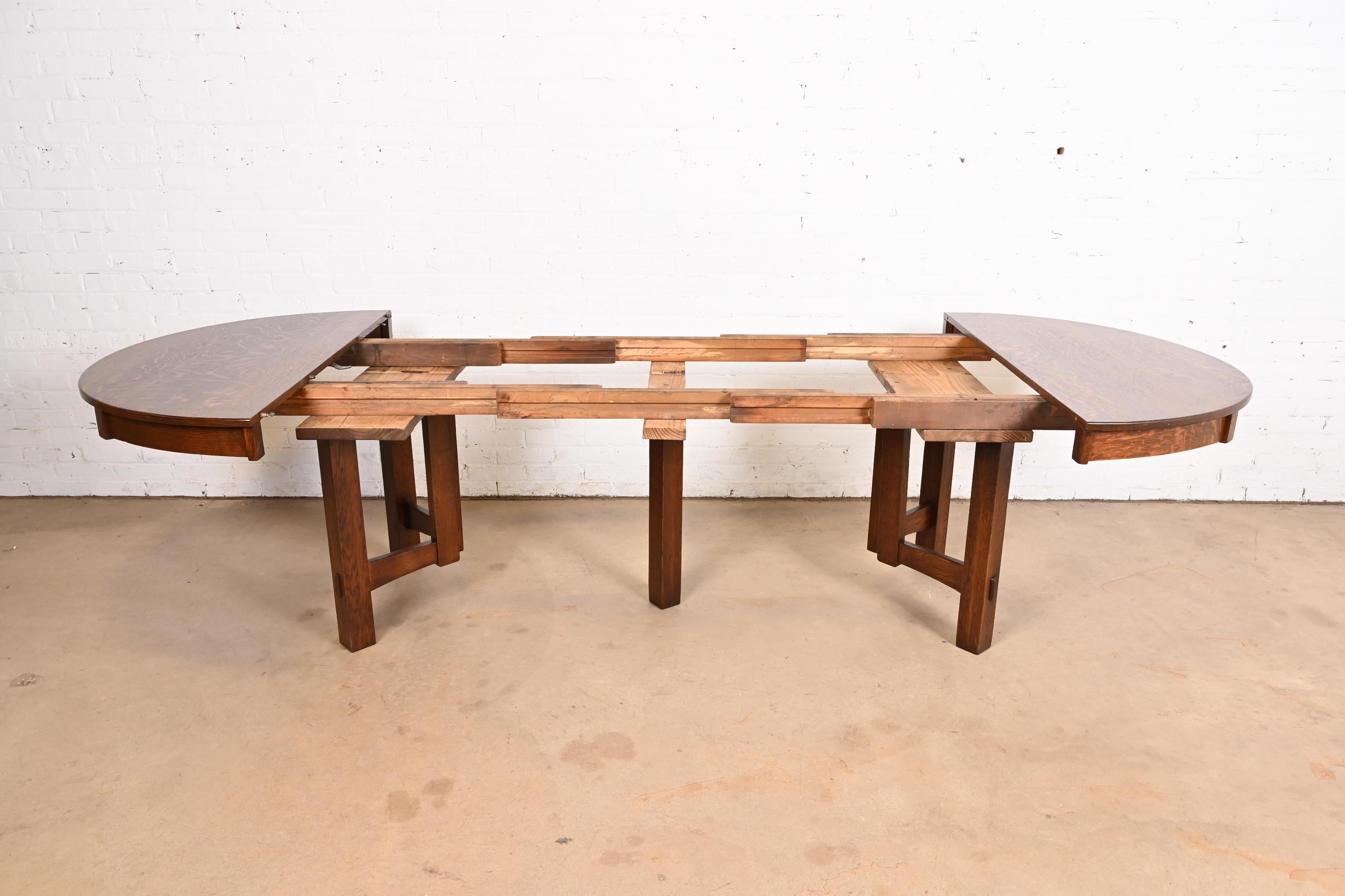 Table de salle à manger à rallonge Mission en chêne Arts & Crafts de Stickley Brothers Bon état - En vente à South Bend, IN