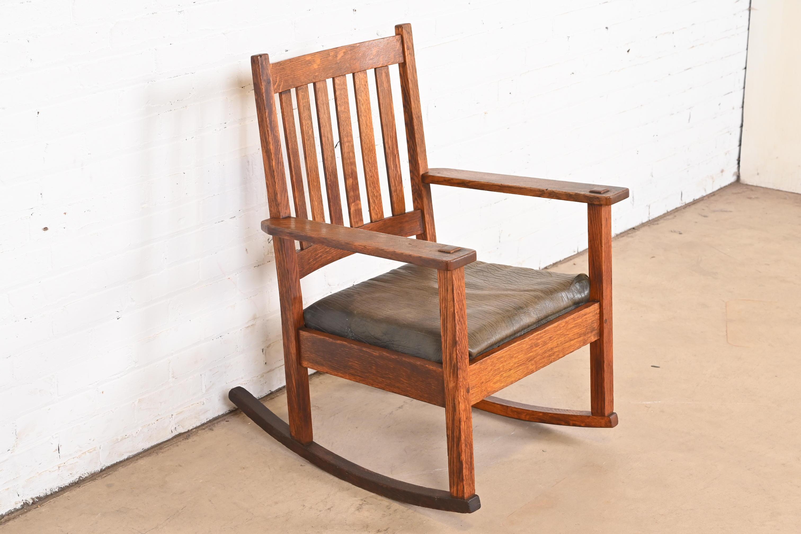 Stickley Brothers Antique Mission Oak Arts & Crafts Rocking Chair, Circa 1900 In Good Condition For Sale In South Bend, IN