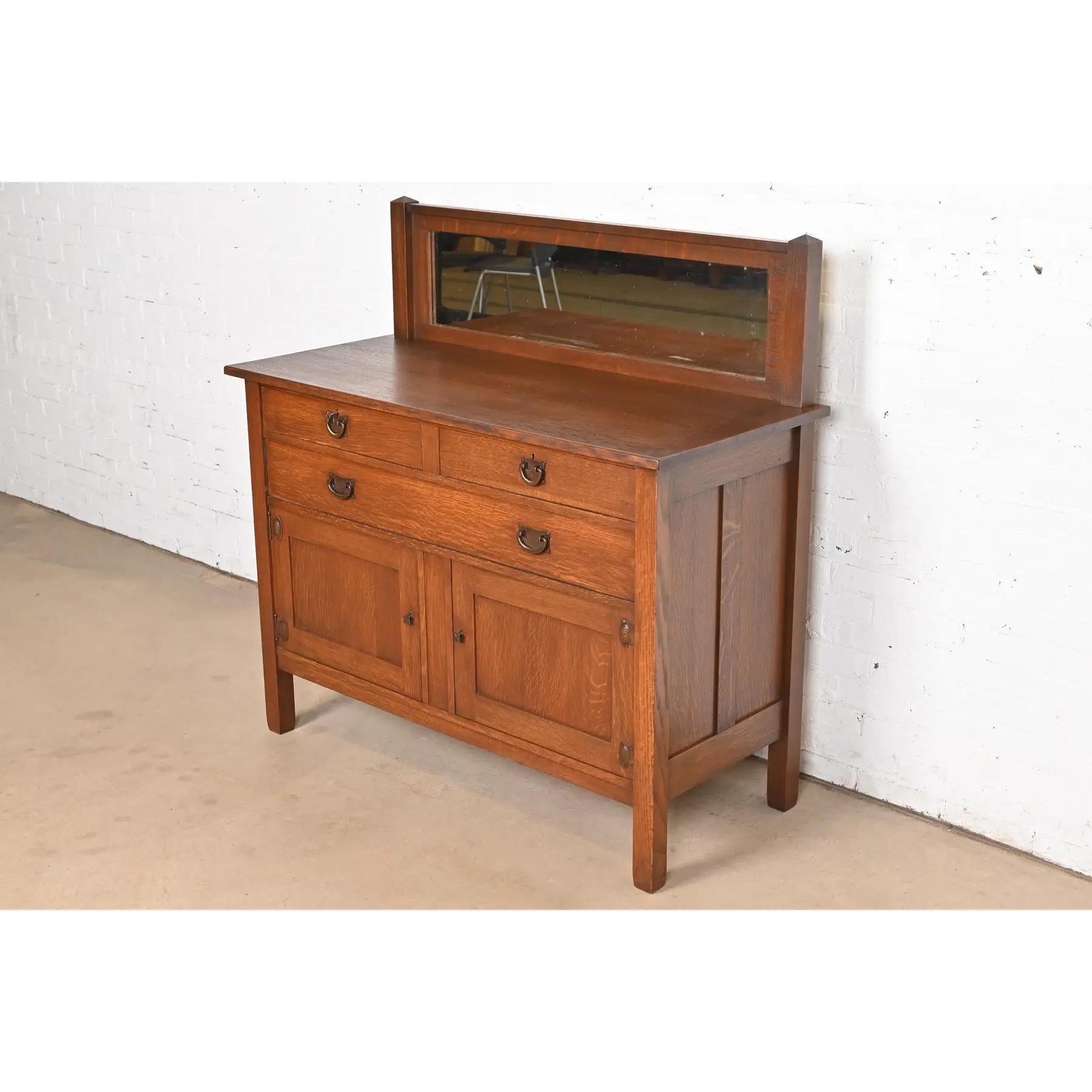 Stickley Brothers Antique Mission Oak Arts & Crafts Sideboard or Bar Cabinet In Good Condition For Sale In South Bend, IN