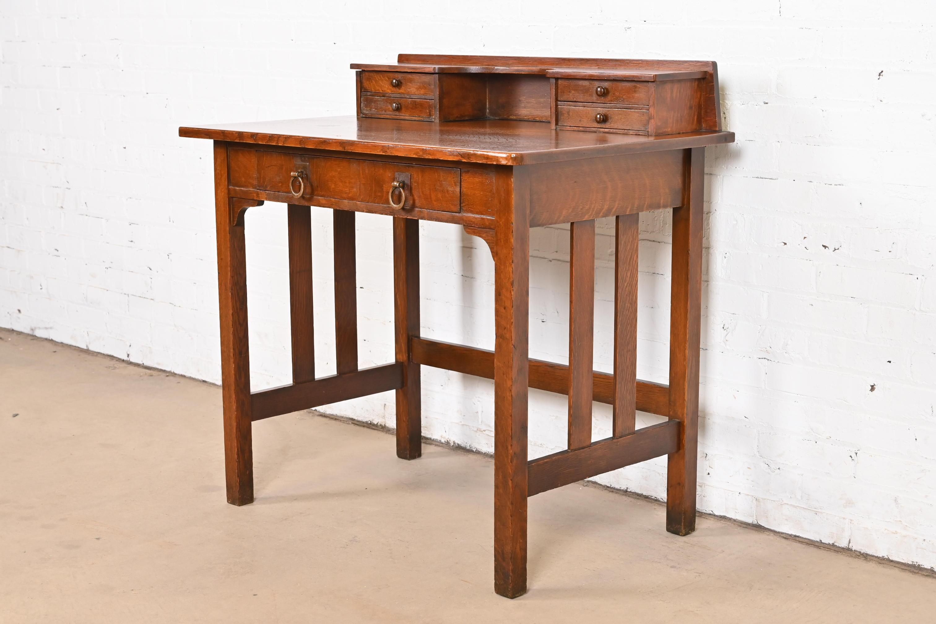 A gorgeous antique Mission or Arts & Crafts period writing desk

By Stickley Brothers

USA, Circa 1900

Solid quarter sawn oak, with original hammered copper hardware.

Measures: 36
