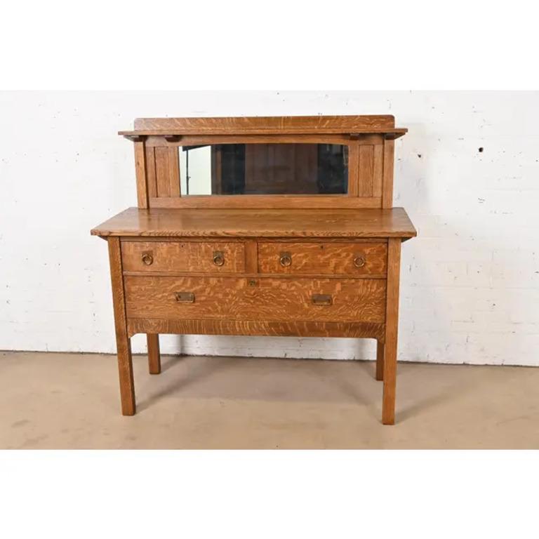 Stickley Brothers Antique Mission Tiger Oak Arts & Crafts Sideboard or Bar Cabin In Good Condition For Sale In South Bend, IN