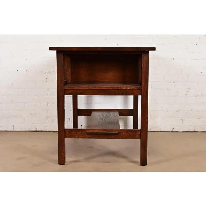 Stickley Brothers Arts & Crafts Schreibtisch mit eingebauten Bücherregalen, neu lackiert im Angebot 5