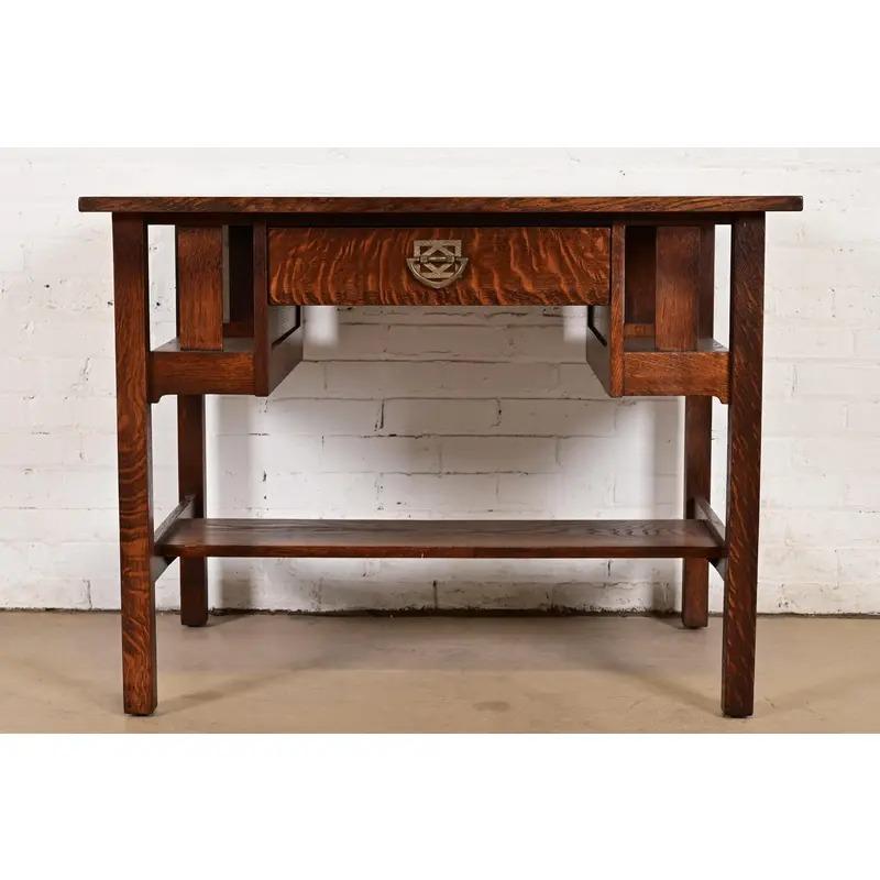 Stickley Brothers Arts & Crafts Schreibtisch mit eingebauten Bücherregalen, neu lackiert (Arts and Crafts) im Angebot