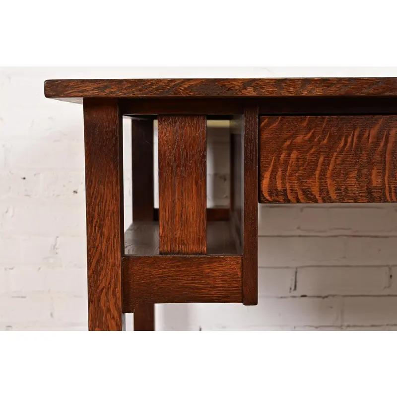 Stickley Brothers Arts & Crafts Schreibtisch mit eingebauten Bücherregalen, neu lackiert im Angebot 2