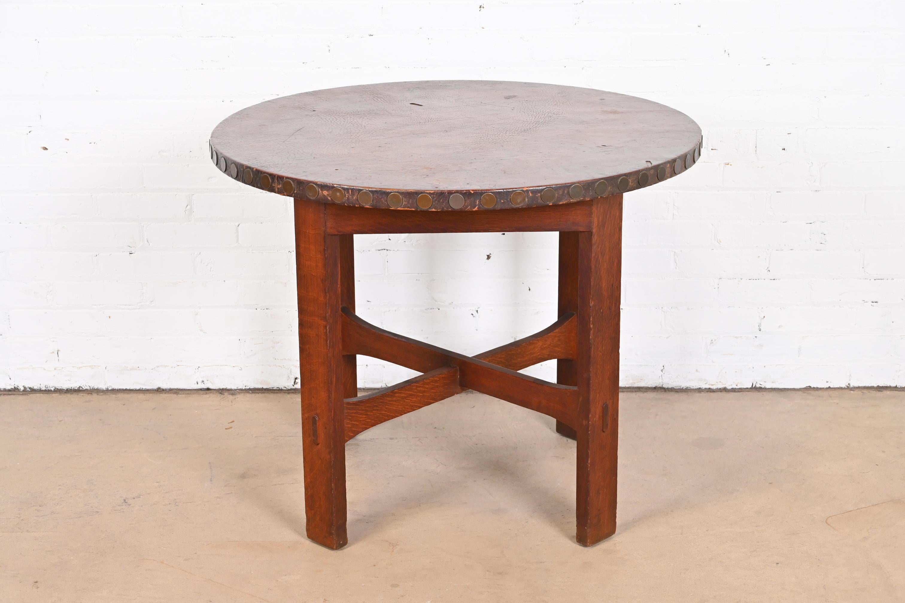 A gorgeous antique Mission or Arts & Crafts center table, lamp table or occasional side table

By Stickley Brothers, Model No. 180

USA, Circa 1900

Solid quarter sawn oak, with original Spanish Morocco leather top and hammered copper