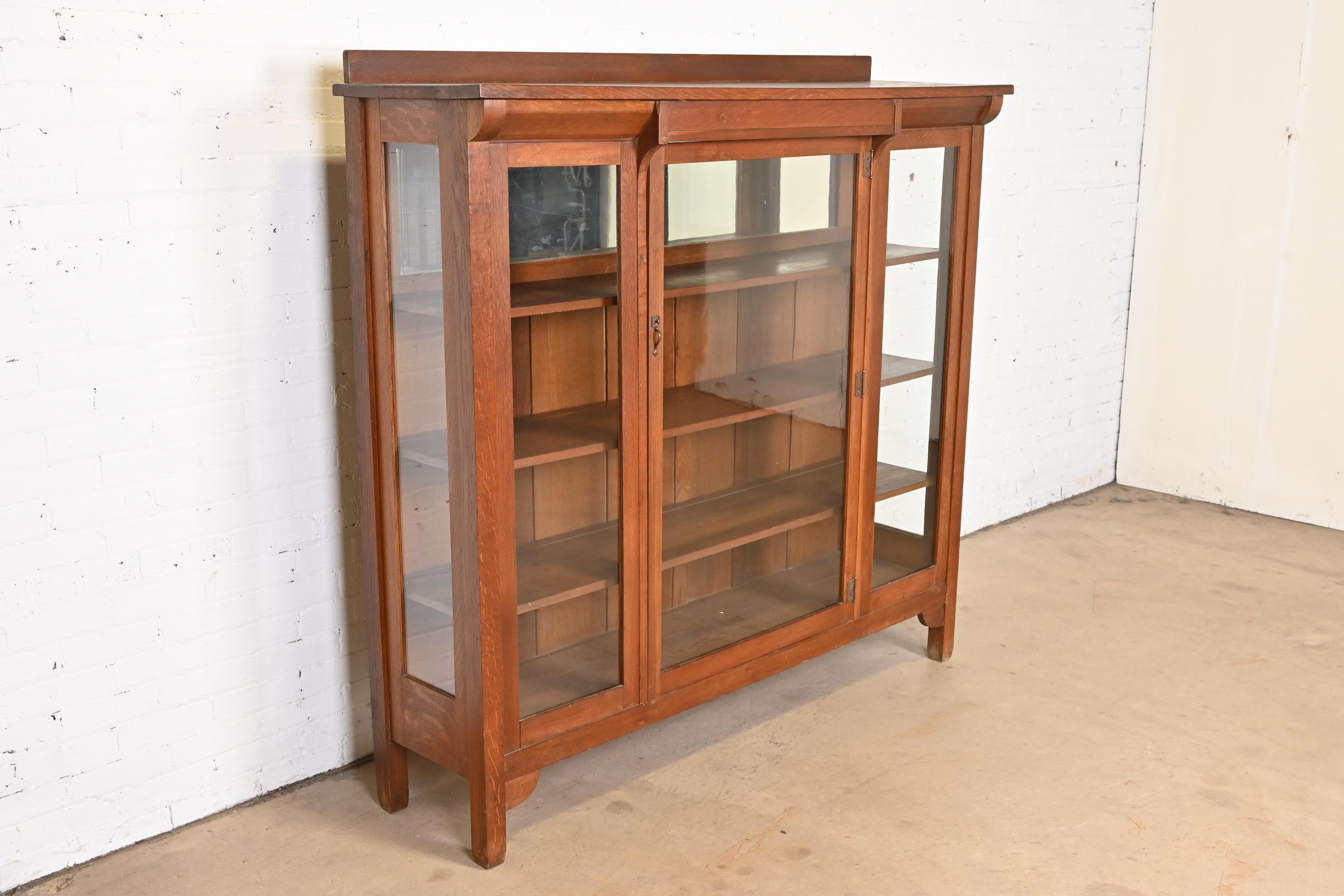 Arts and Crafts Stickley Brothers Mission Oak Arts & Crafts Bookcase, circa 1900