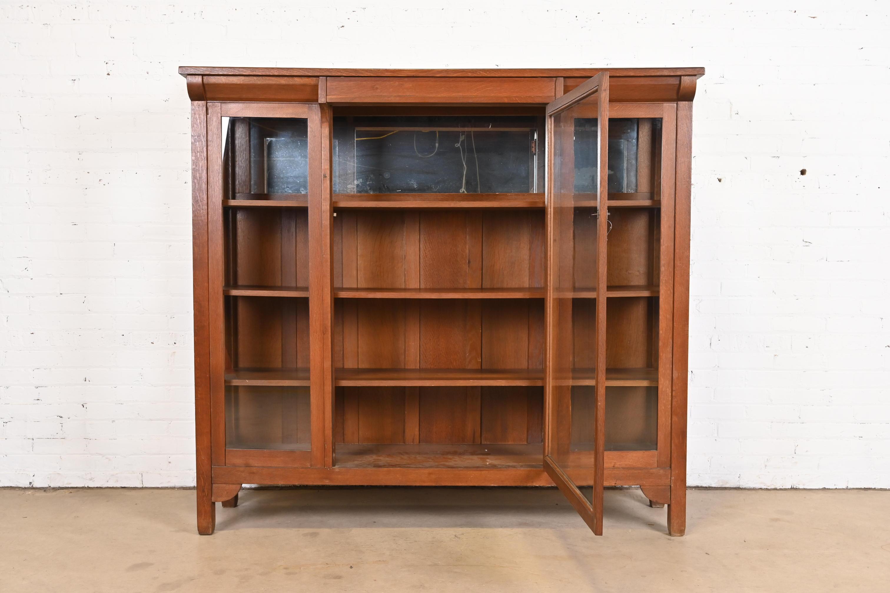 Stickley Brothers Mission Oak Arts & Crafts Bookcase, circa 1900 In Good Condition In South Bend, IN