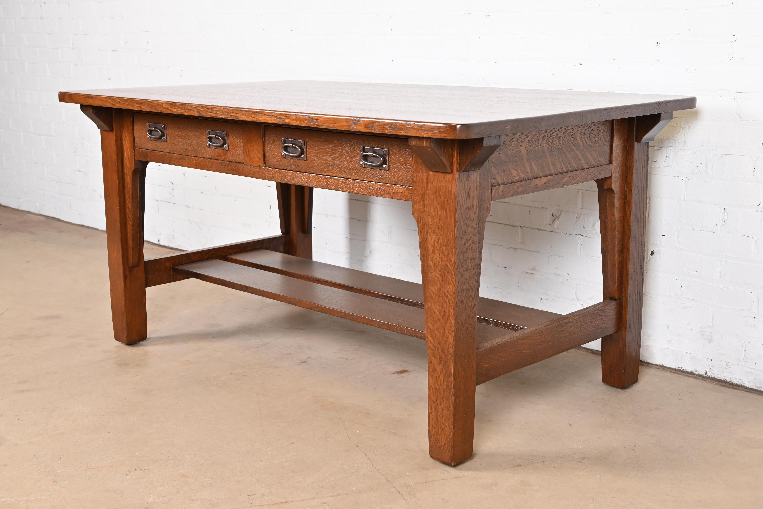Américain Table de bureau ou de bibliothèque Stickley Brothers Mission en chêne Arts & Crafts, restaurée en vente