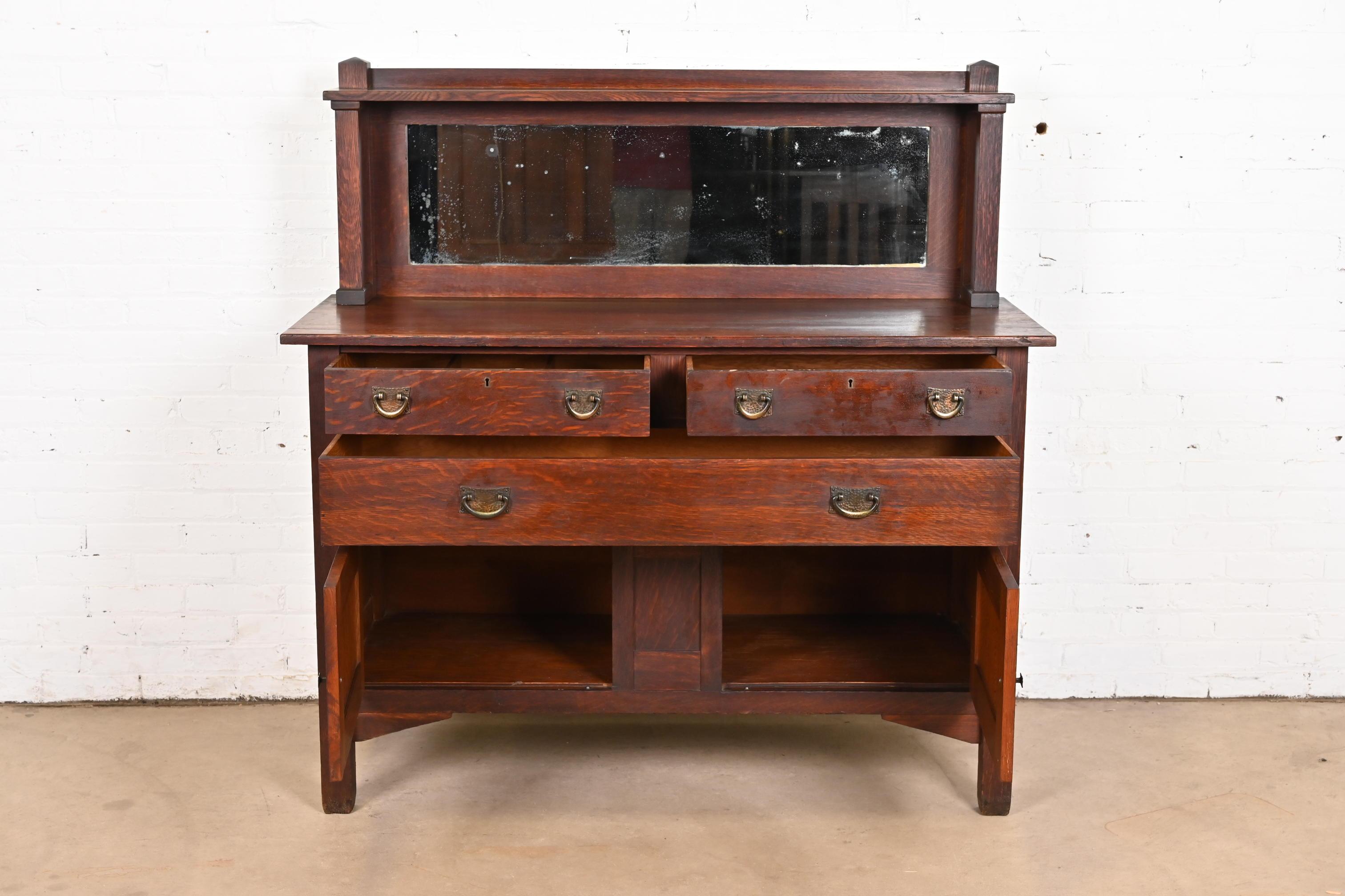 20ième siècle Buffet ou meuble de bar Arts & Crafts Mission en chêne de Stickley Brothers, vers 1900 en vente