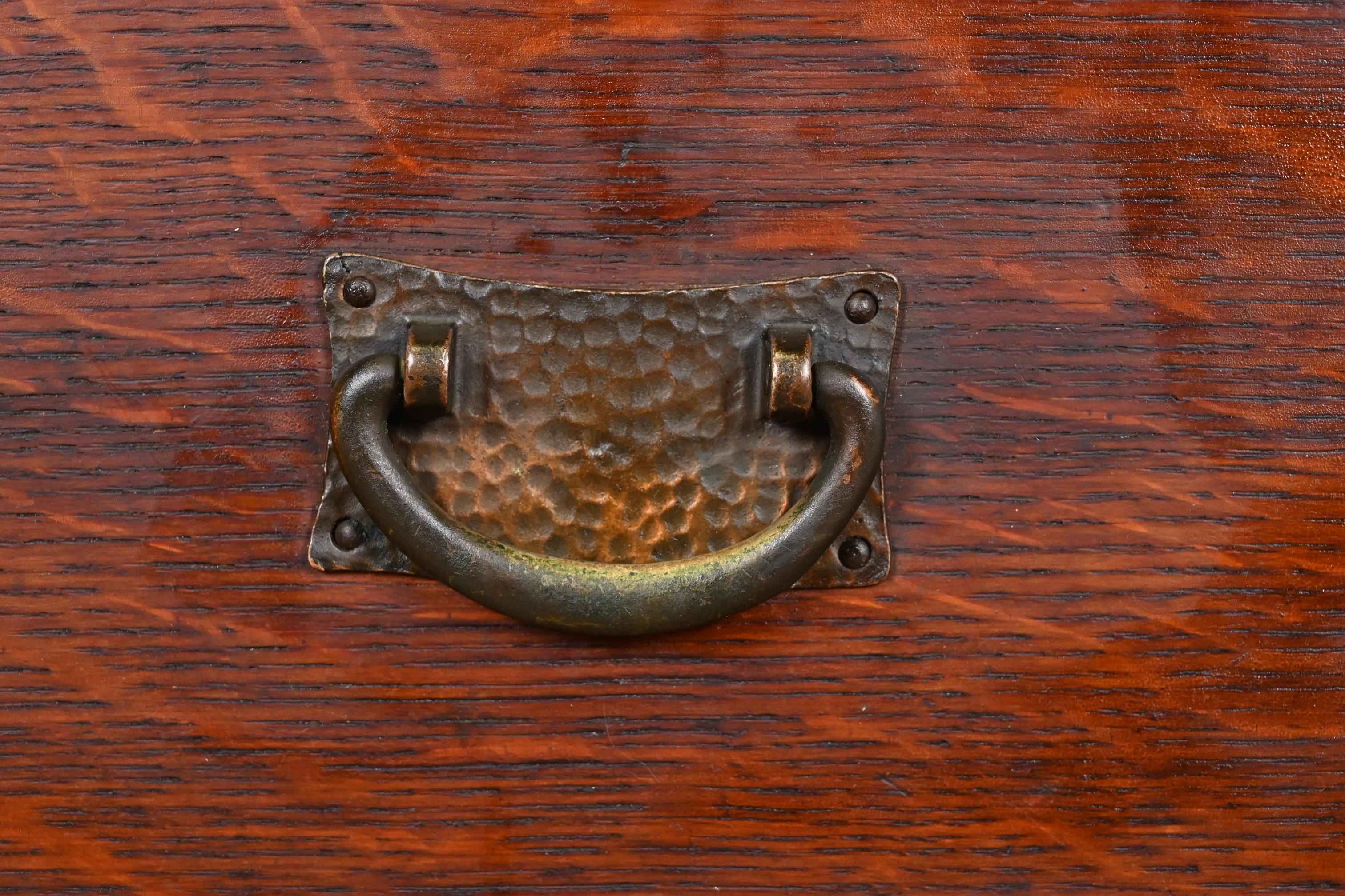 Buffet ou meuble de bar Arts & Crafts Mission en chêne de Stickley Brothers, vers 1900 en vente 1