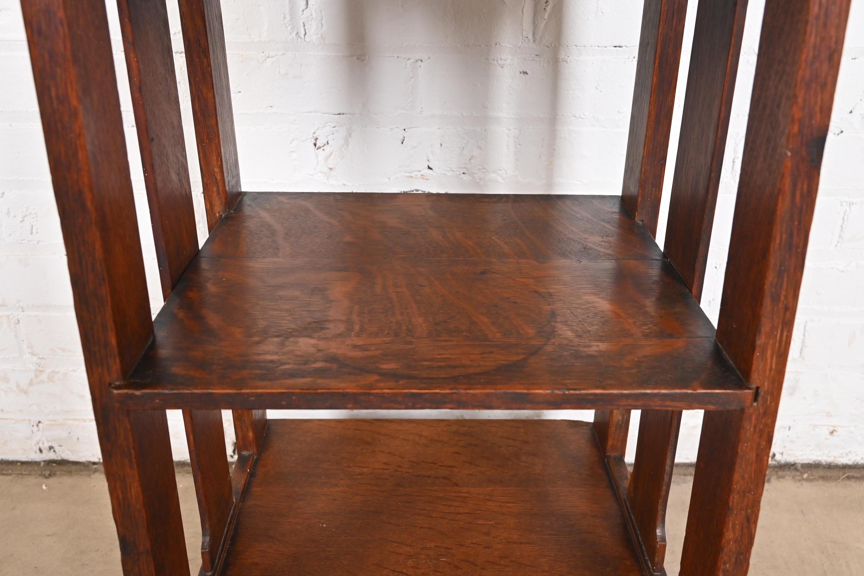Librería o revistero de listones en Mission Arts & Crafts de Stickley Brothers Oak en venta 1
