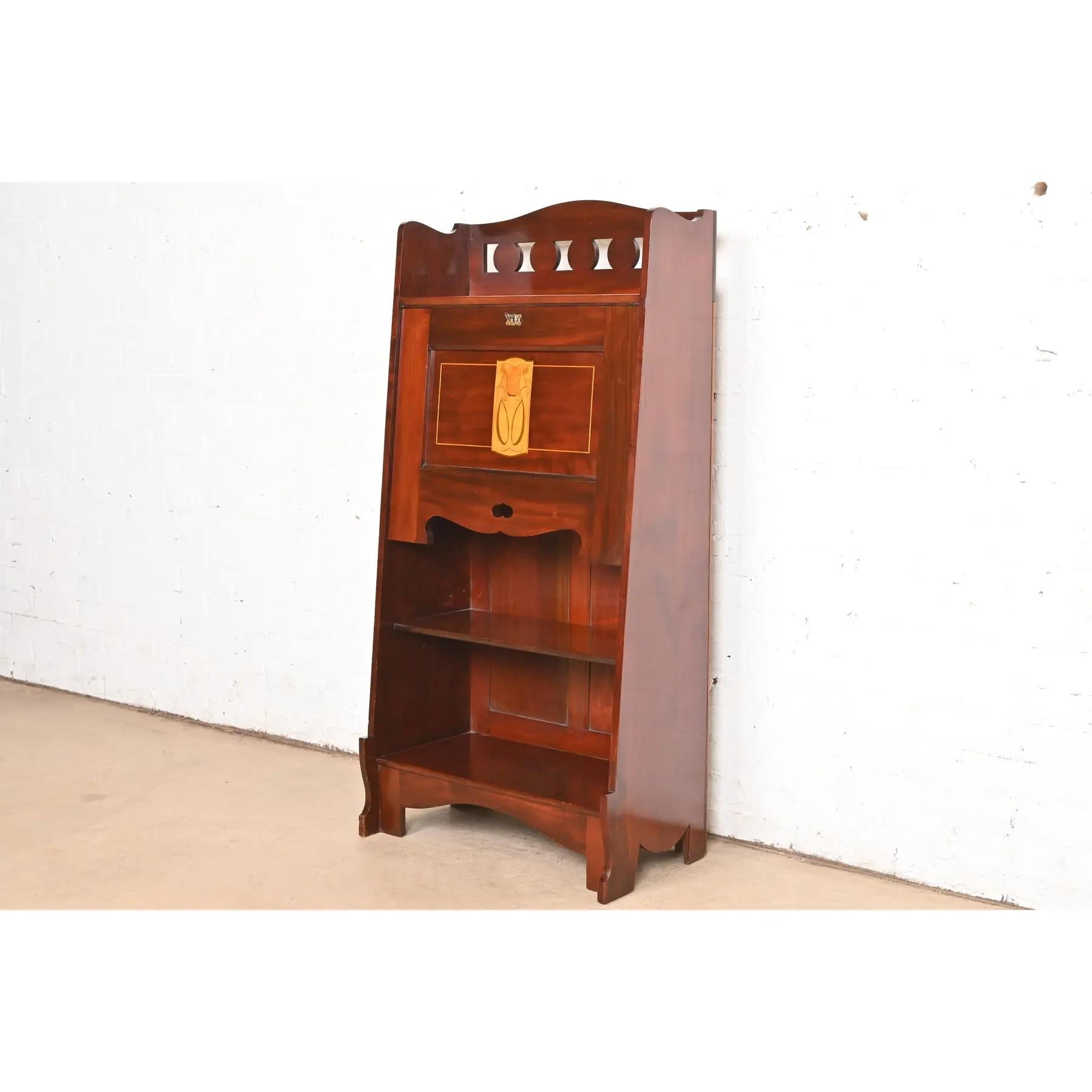 An exceptional Mission or Arts & Crafts drop front secretary desk

In the manner of Stickley Brothers

USA, Circa 1900

Carved mahogany, with satinwood inlaid marquetry, and original brass hardware.

Measures: 24.25